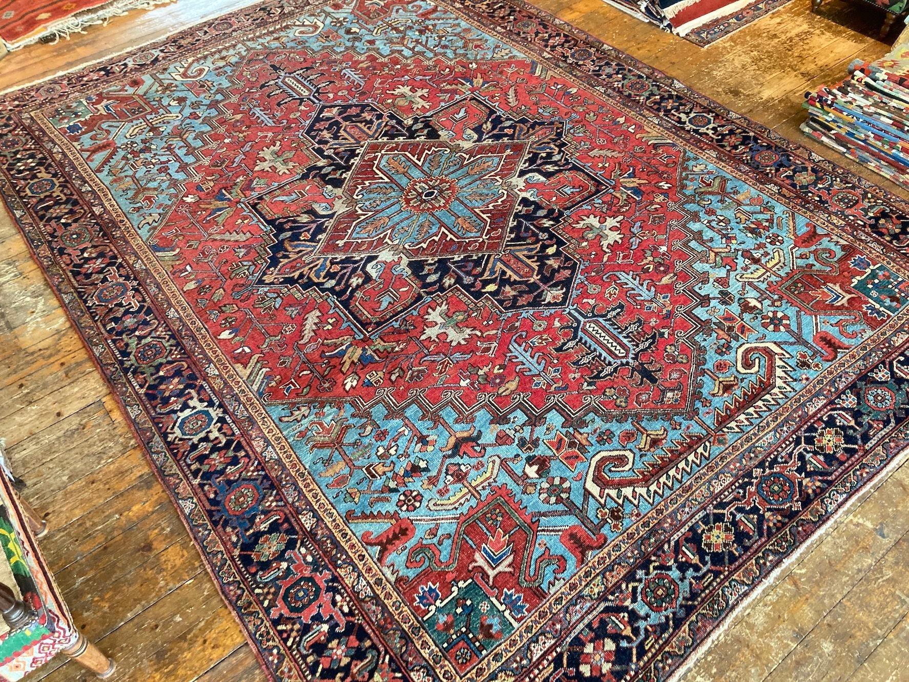 Early 20th Century Antique Heriz Carpet 3.96m x 2.93m For Sale