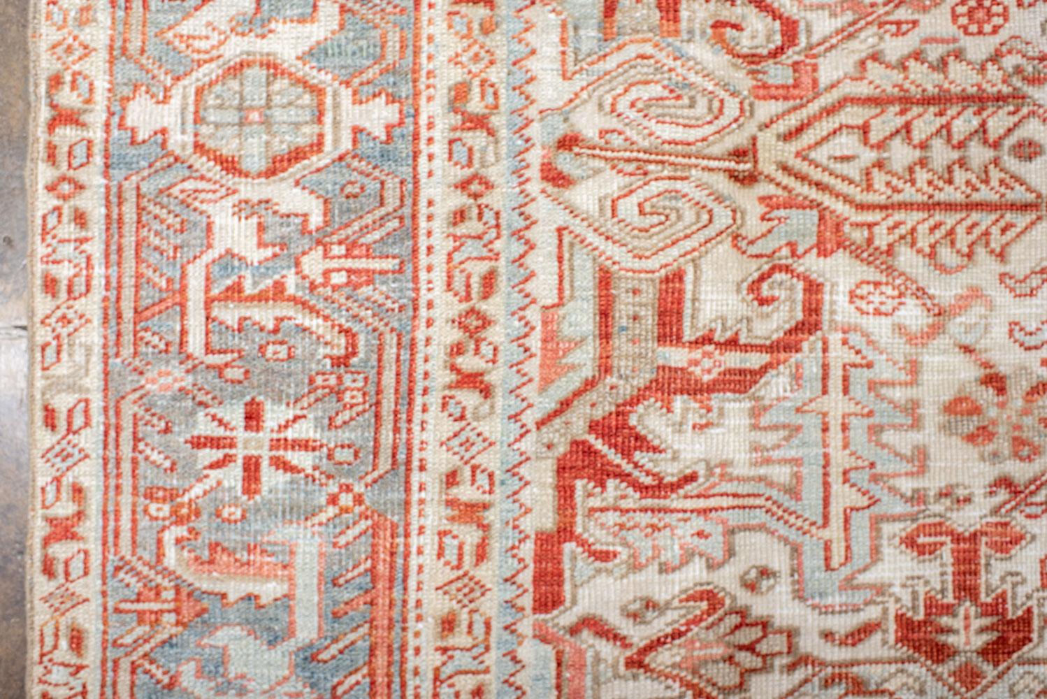Antique Heriz Carpet Featuring an Array of Rosettes and an Open Medallion In Good Condition For Sale In New York, NY
