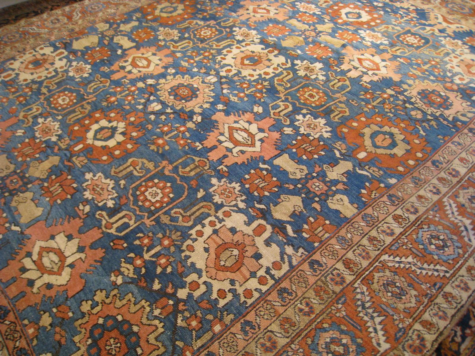 Bakshaish Antique Heriz Carpet For Sale