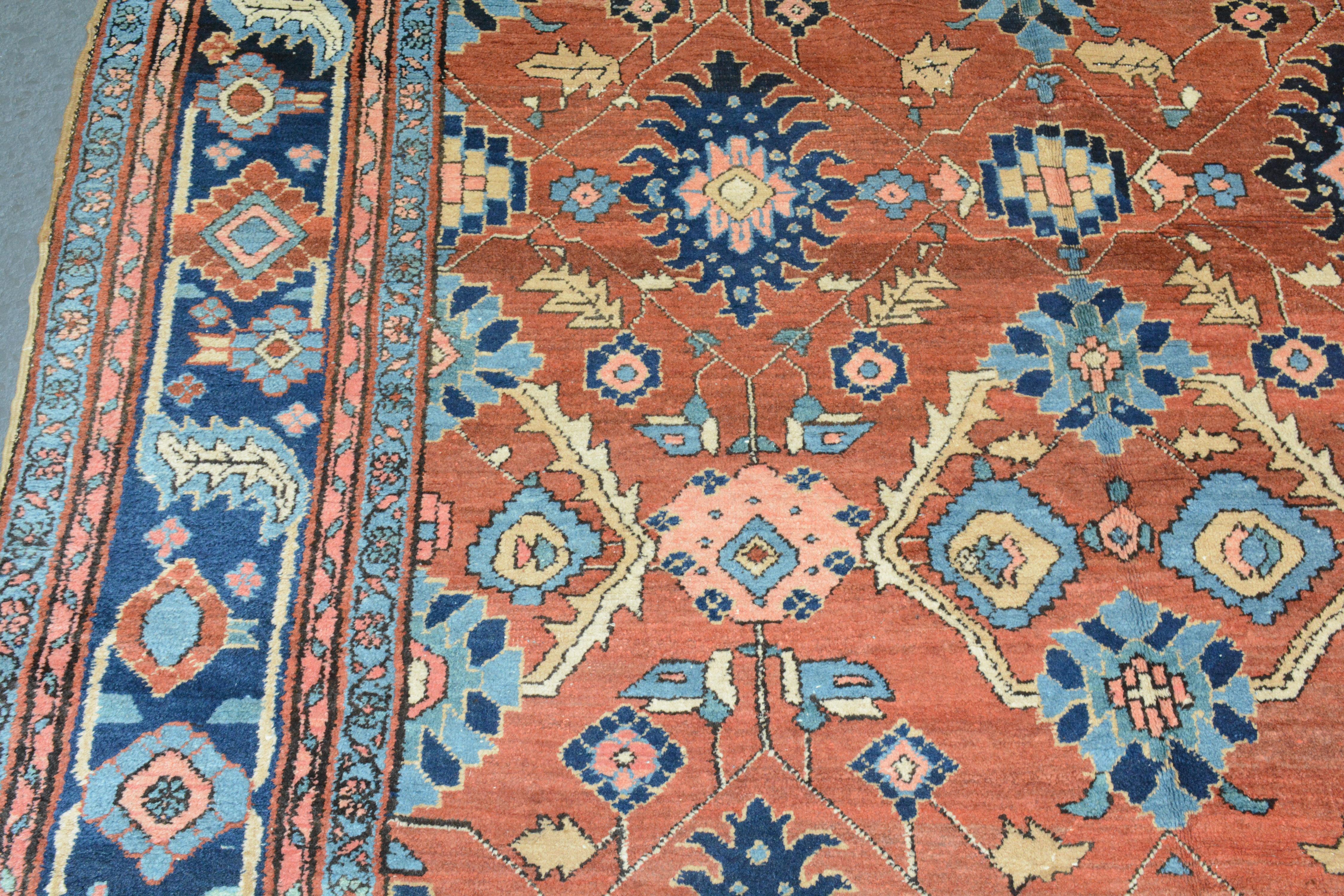 Antique Heriz Carpet In Excellent Condition For Sale In Closter, NJ