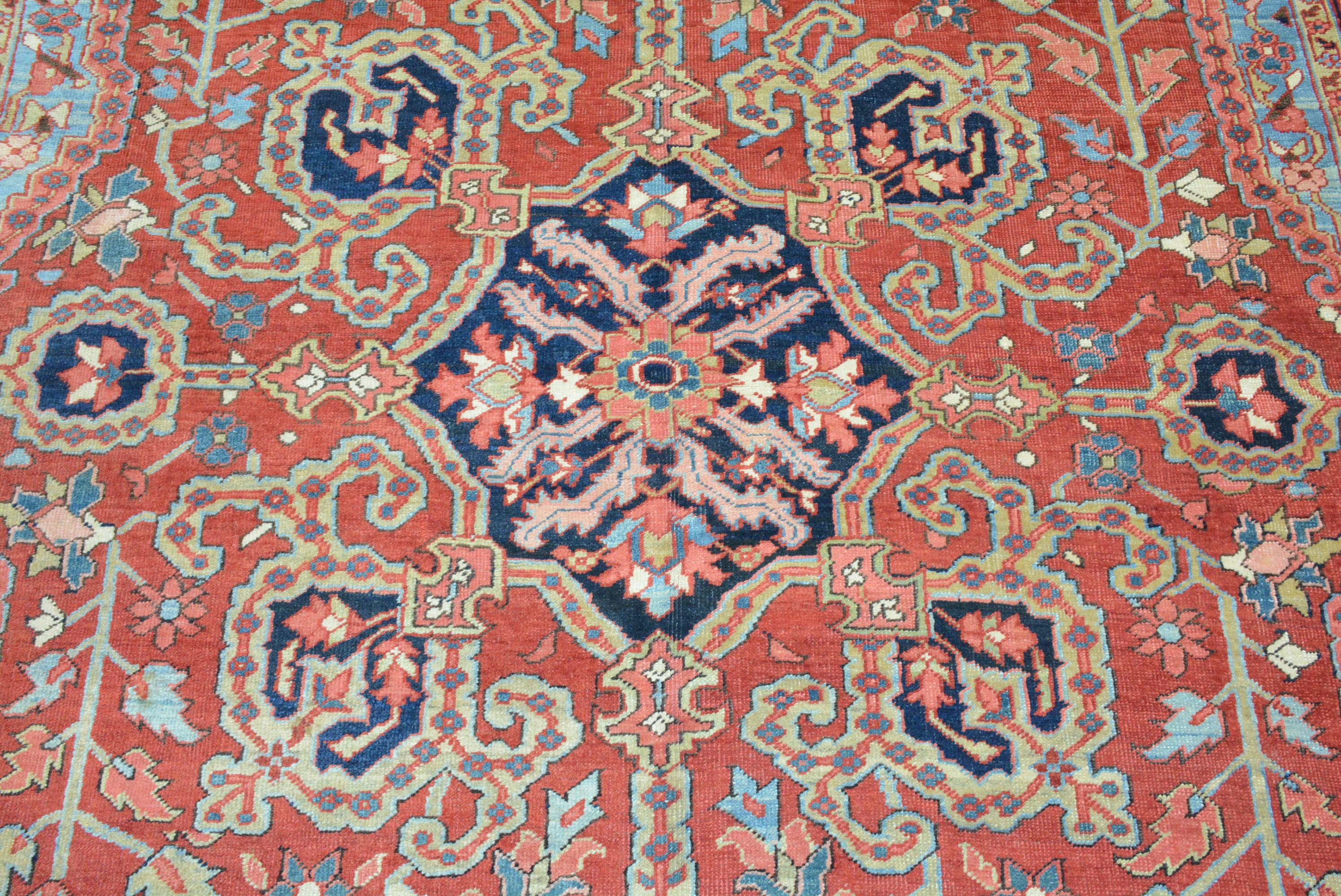 Antiker Heriz-Teppich im Zustand „Hervorragend“ im Angebot in Closter, NJ