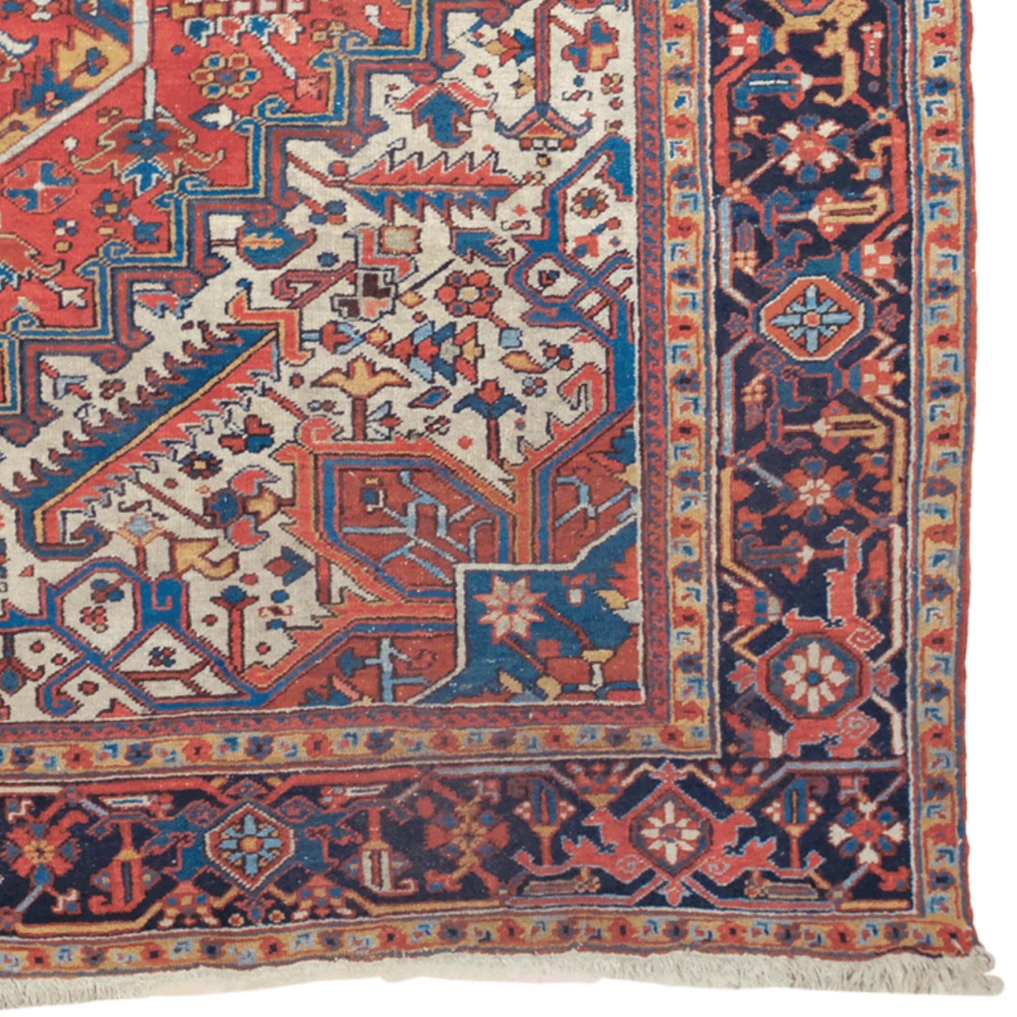 Antique Heriz Carpet - Late of 19th Century Antique Heriz Carpet In Good Condition For Sale In Sultanahmet, 34