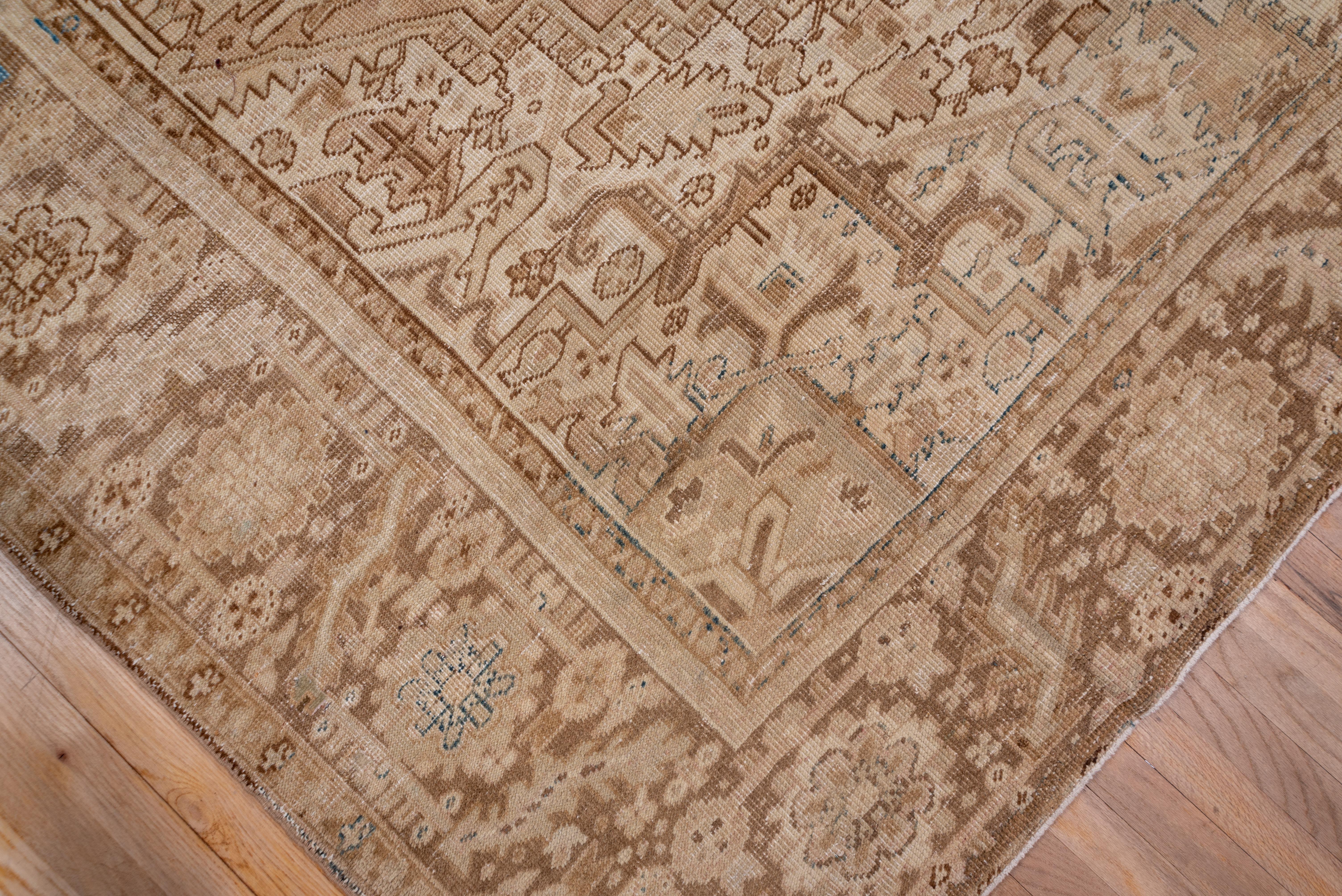 Antique Heriz Carpet, Neutral Palette In Good Condition In New York, NY