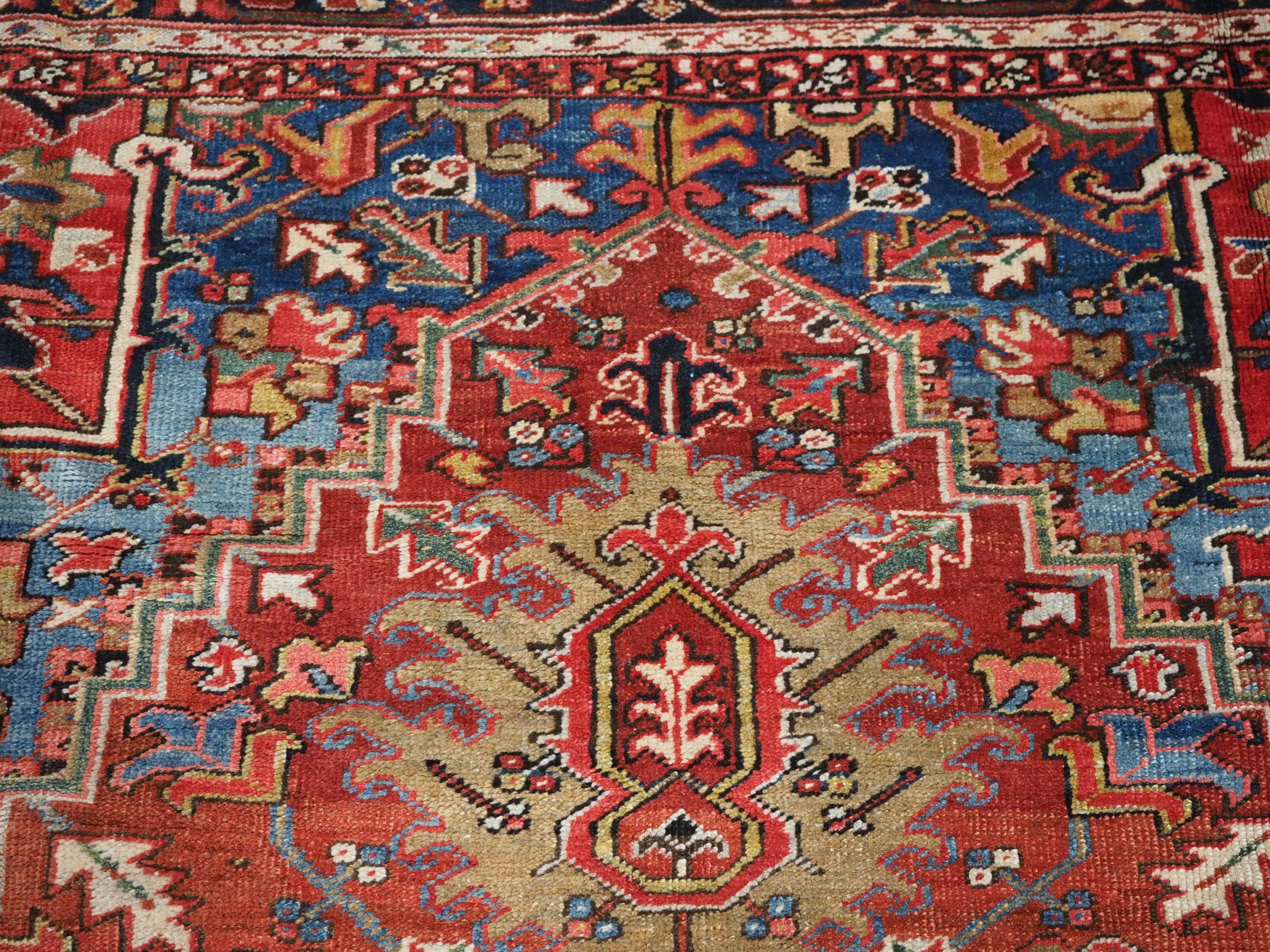Antique Heriz carpet with a very well-drawn large medallion, circa 1900. For Sale 6