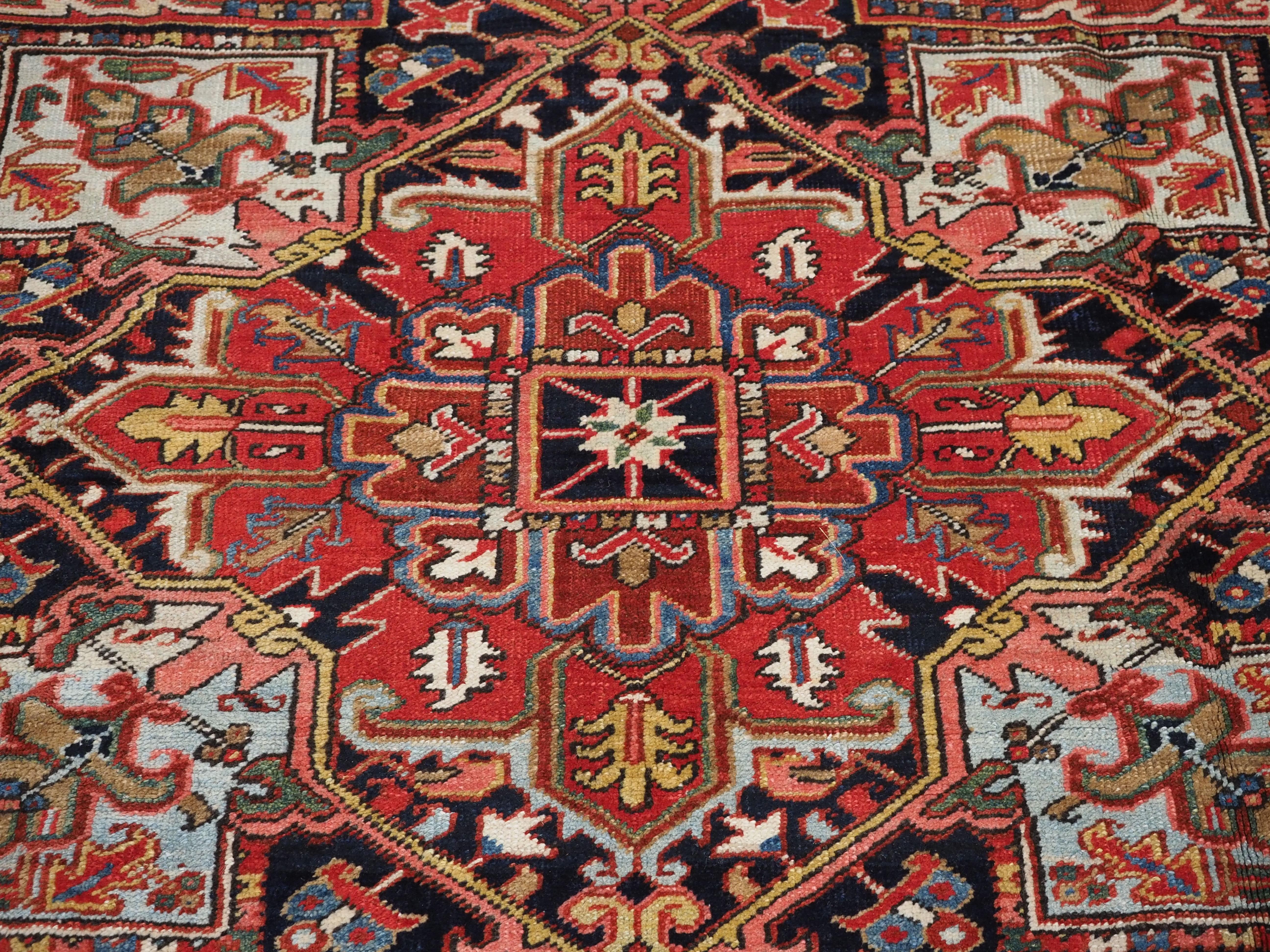 Antique Heriz carpet with a very well-drawn large medallion, circa 1900. For Sale 9