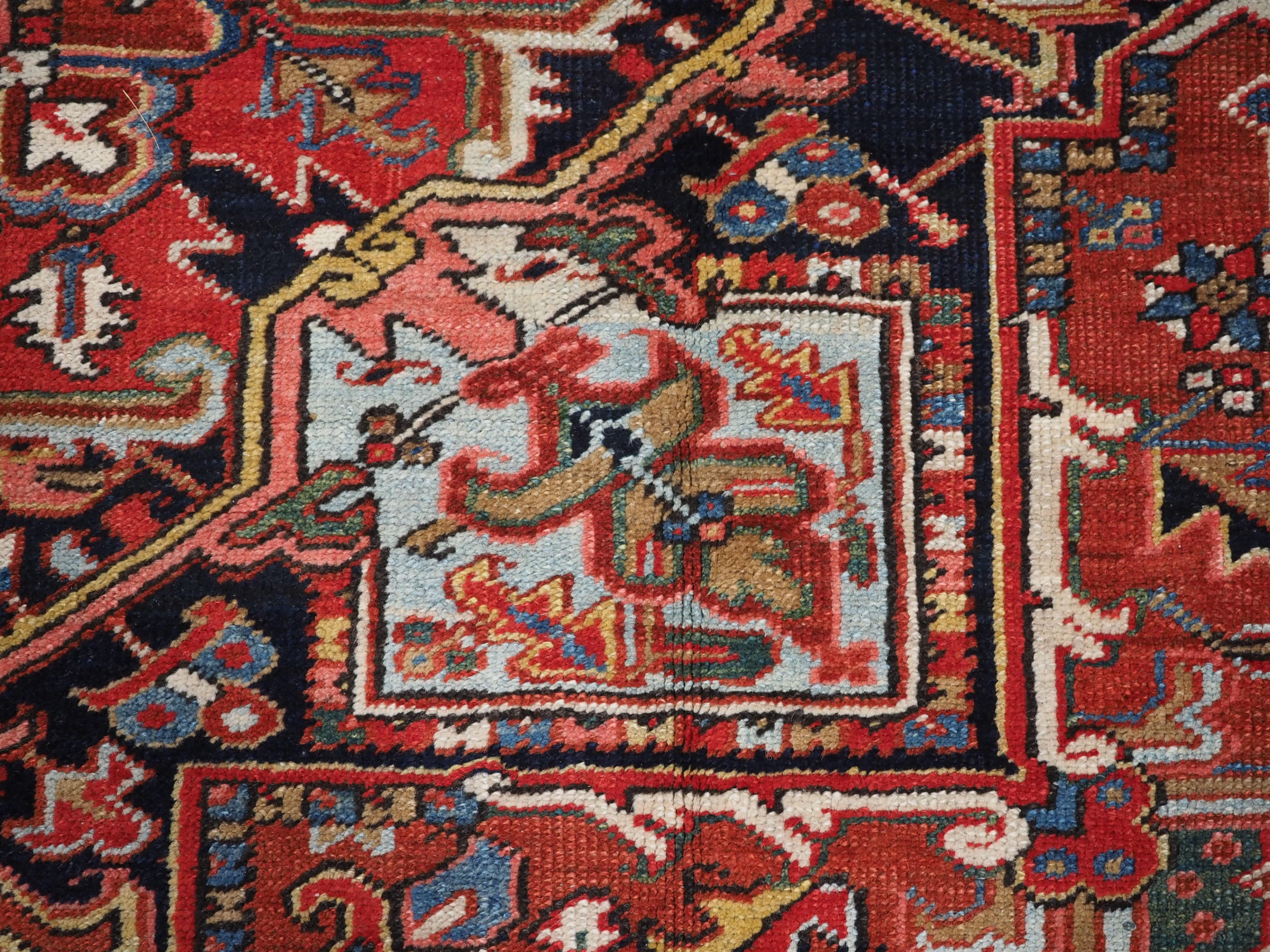 Antique Heriz carpet with a very well-drawn large medallion, circa 1900. For Sale 10