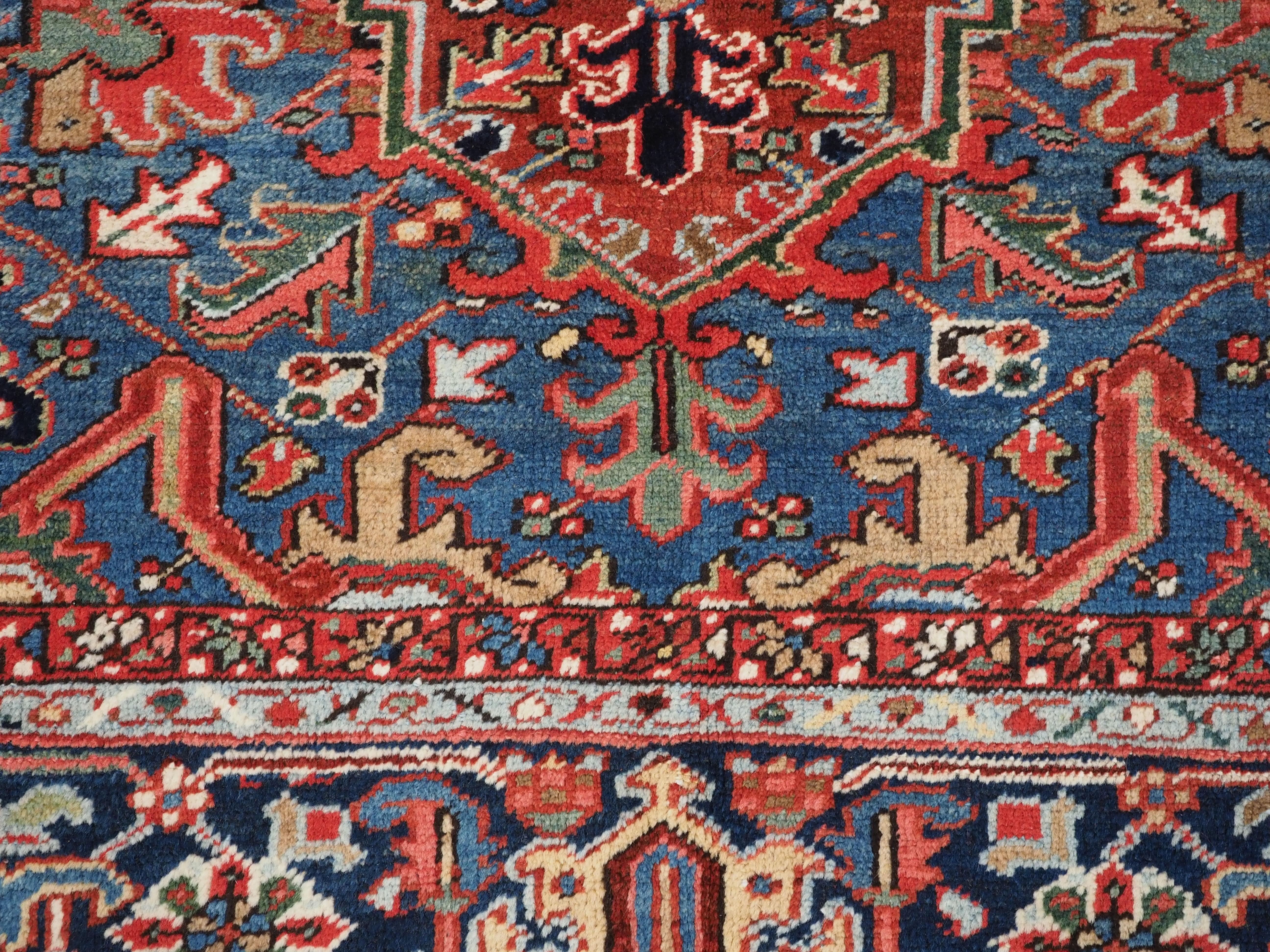 Antique Heriz carpet with a very well-drawn large medallion, circa 1900. For Sale 12
