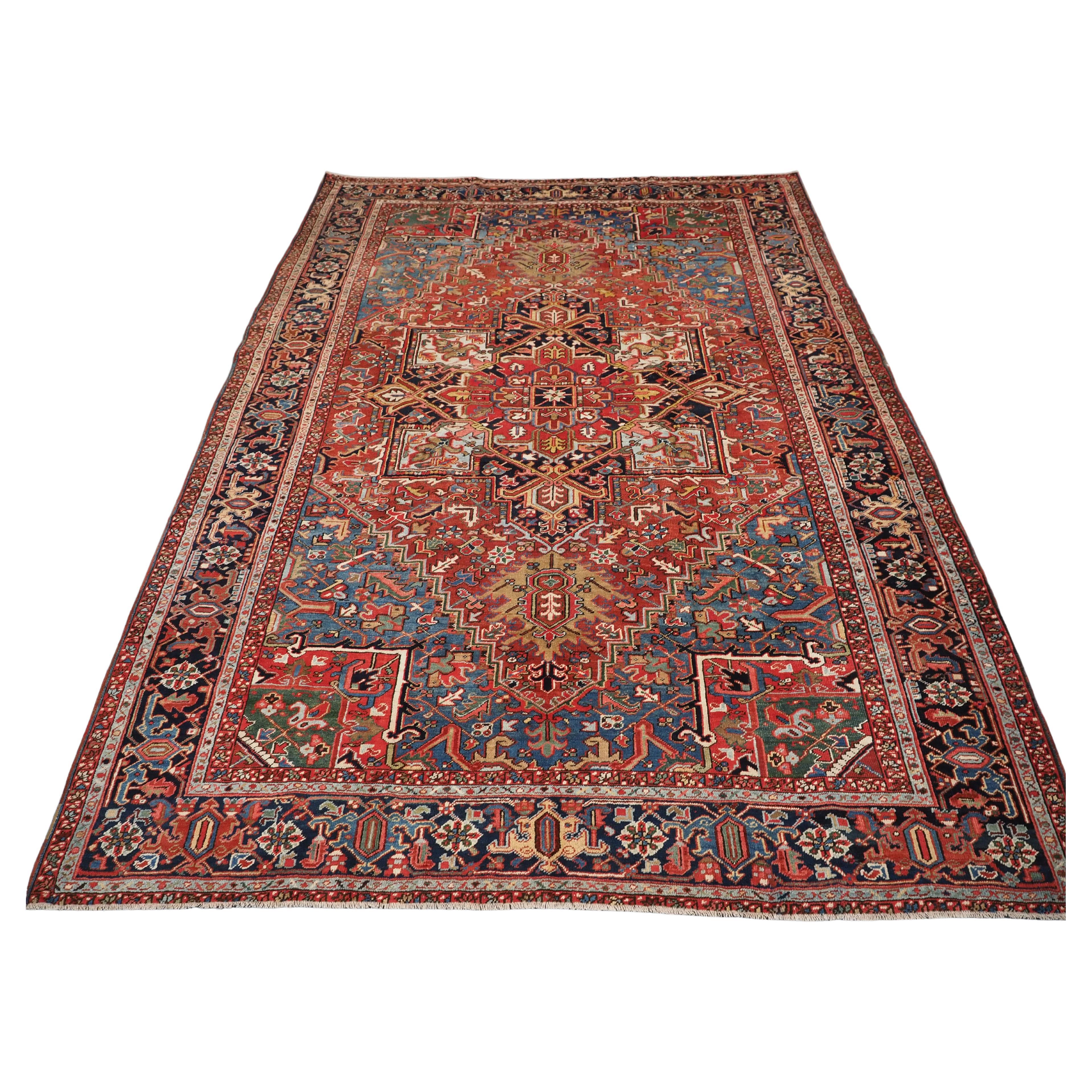 Antique Heriz carpet with a very well-drawn large medallion, circa 1900.