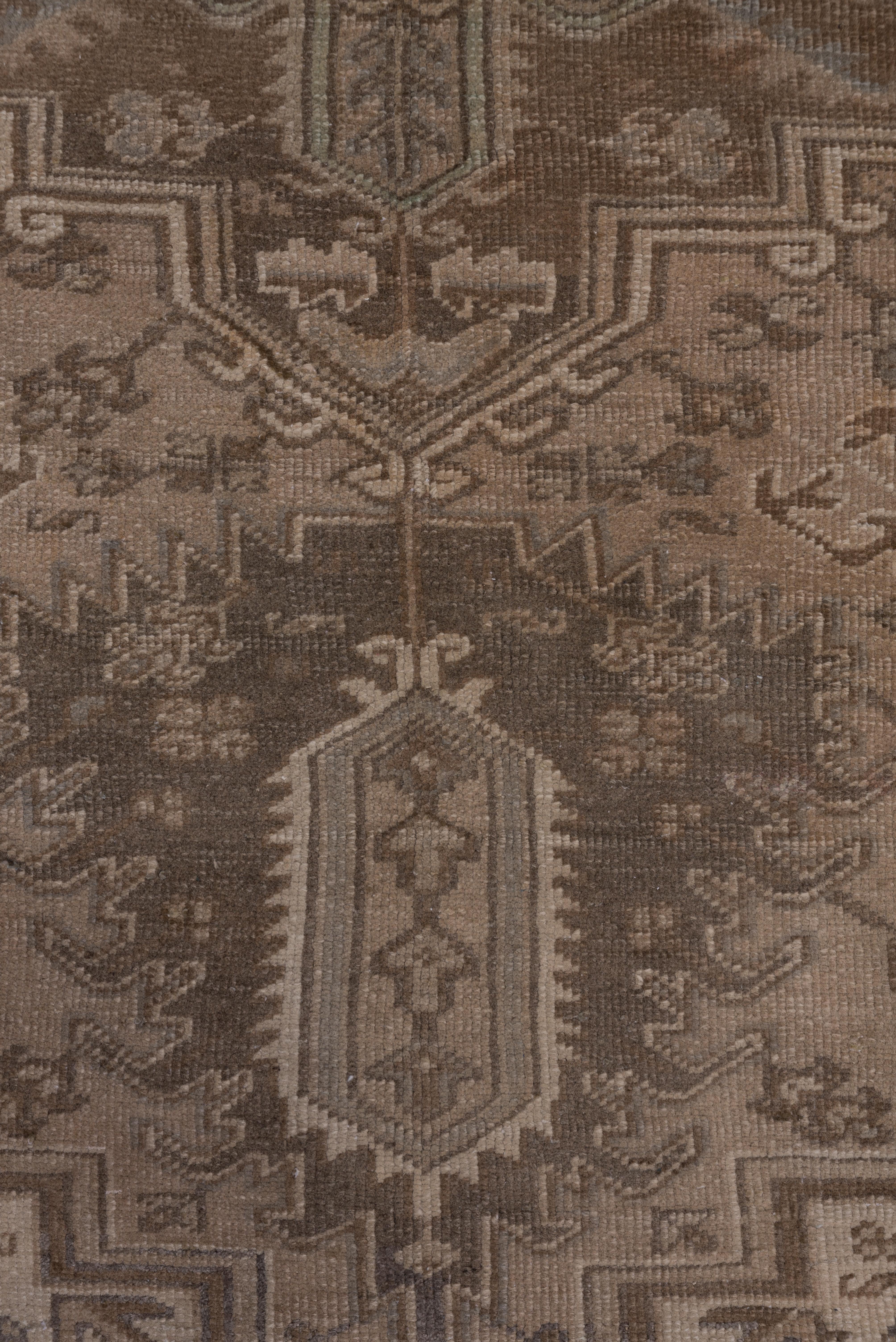 Antique Heriz Carpet with Neutral Palette, circa 1910s In Good Condition In New York, NY