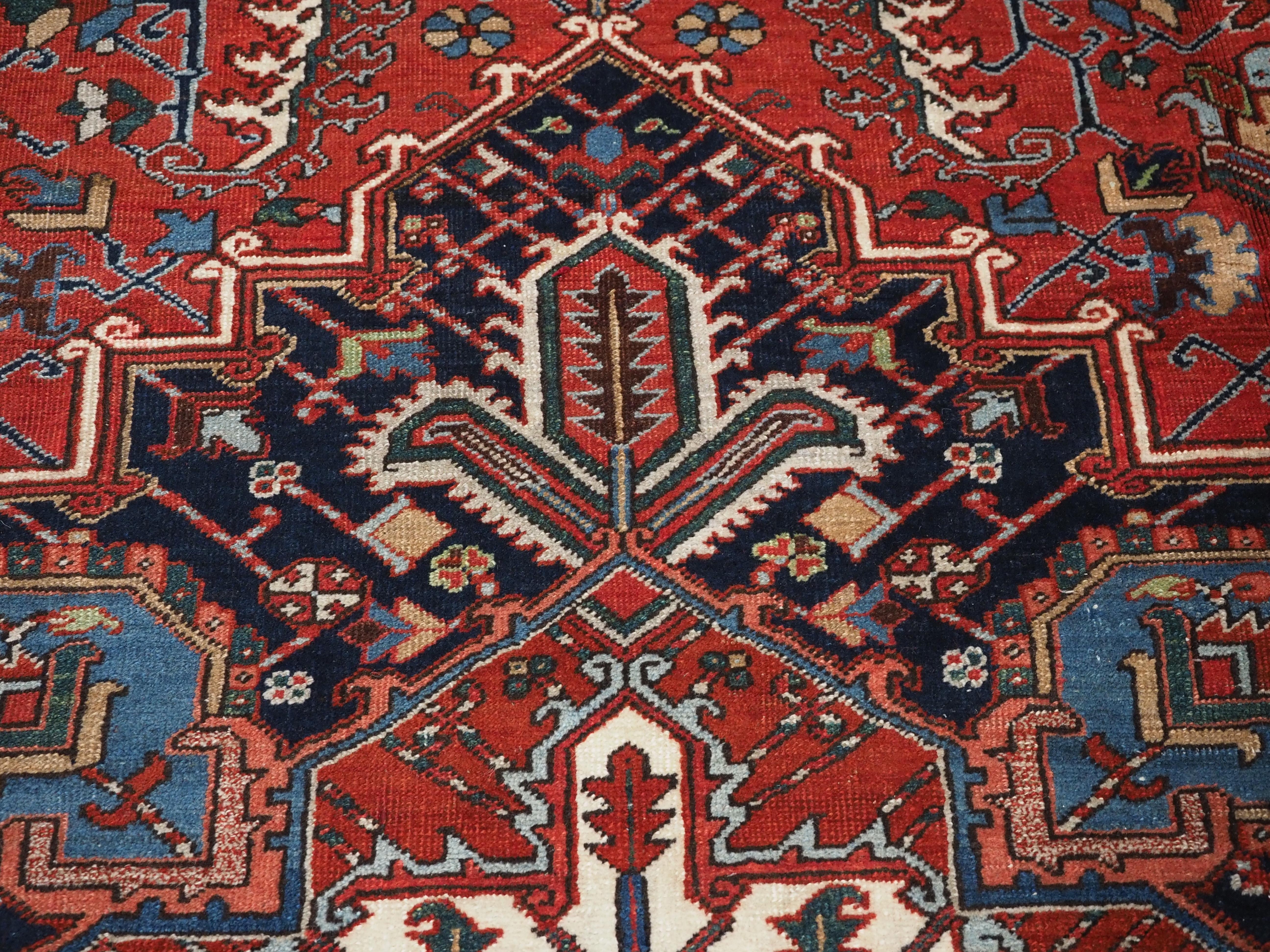 Antique Heriz carpet with traditional large medallion design, circa 1920 For Sale 6