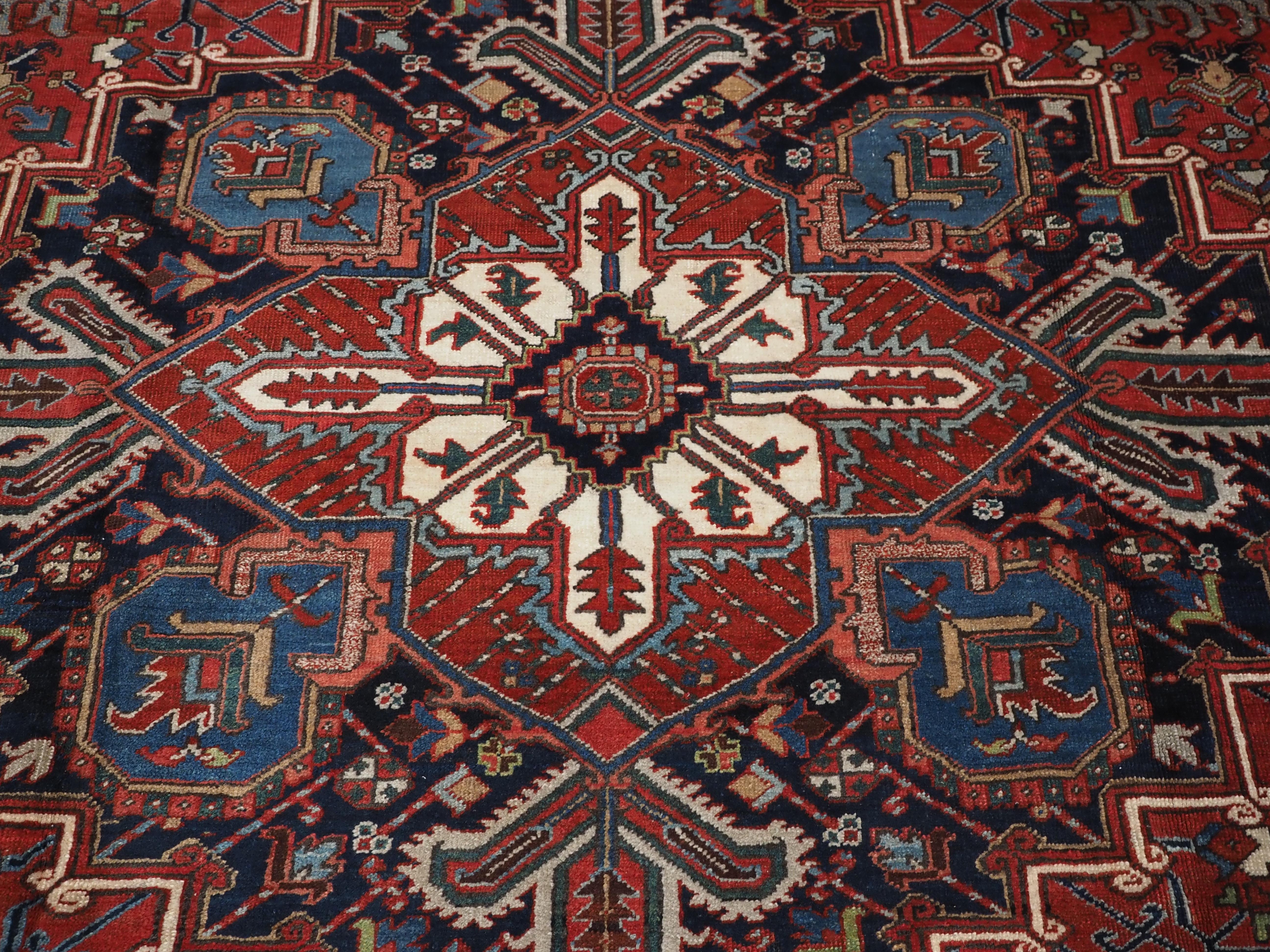 Antique Heriz carpet with traditional large medallion design, circa 1920 For Sale 7
