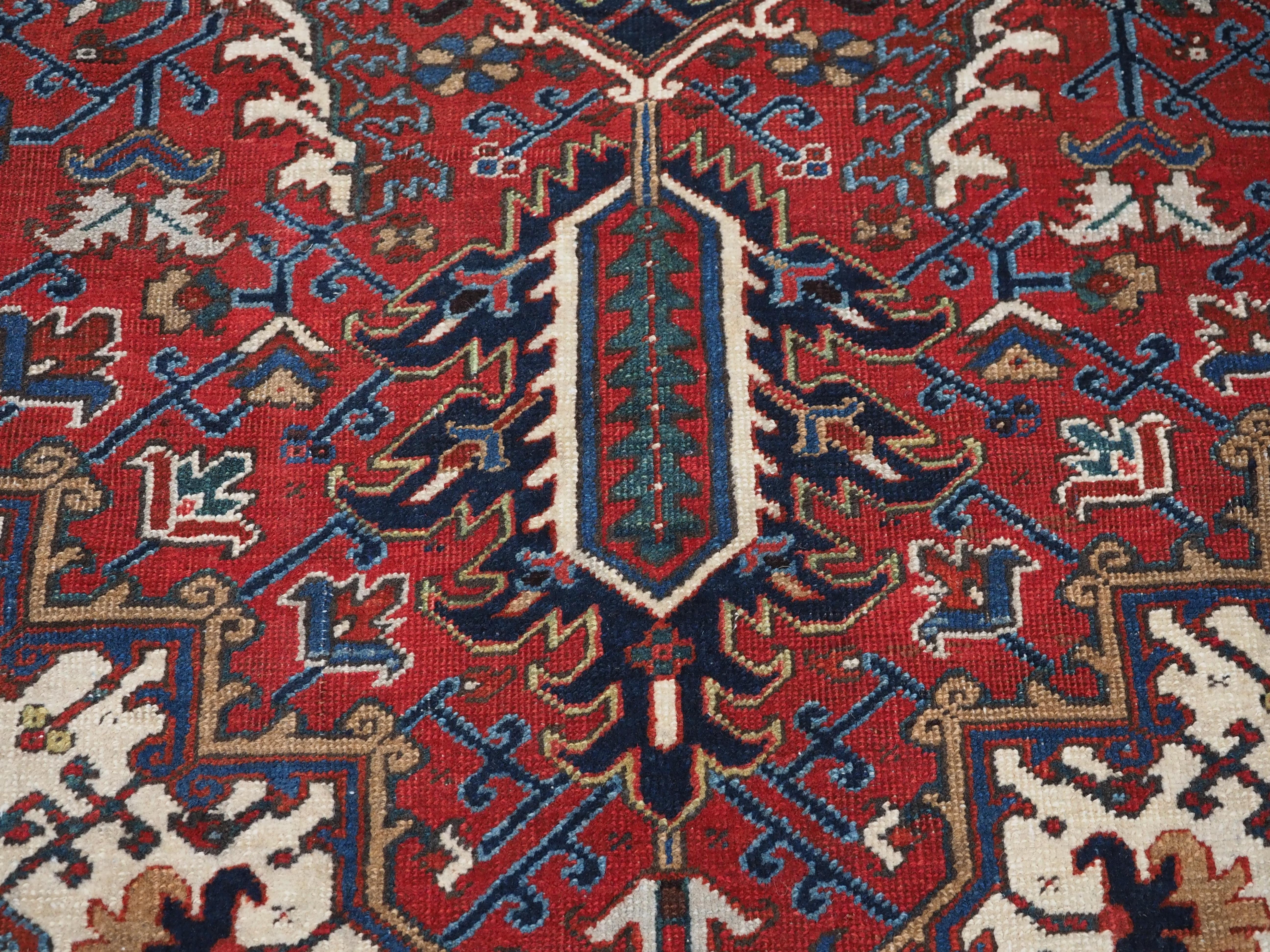 Antique Heriz carpet with traditional large medallion design, circa 1920 For Sale 9