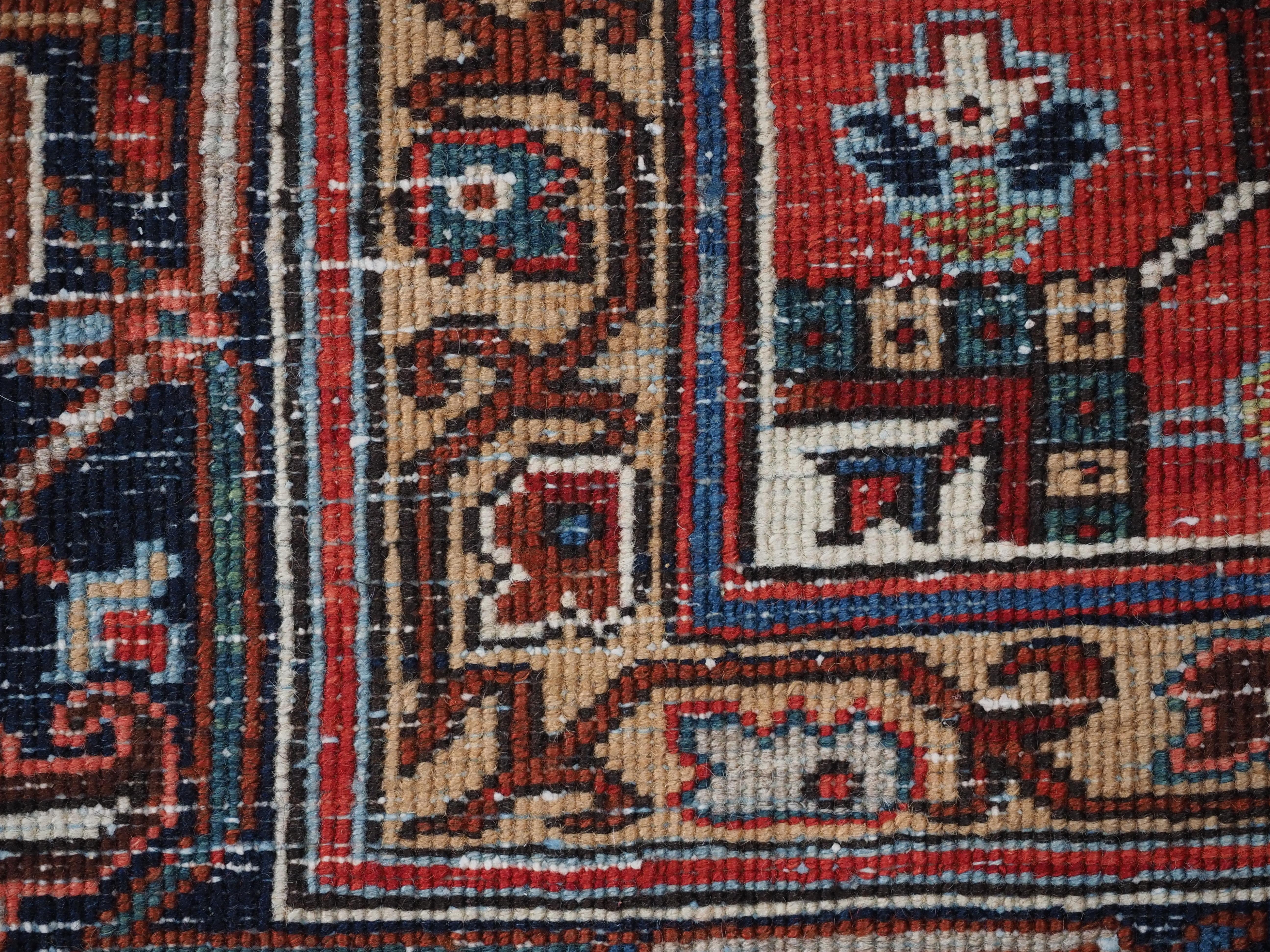 Antique Heriz carpet with traditional large medallion design, circa 1920 For Sale 12