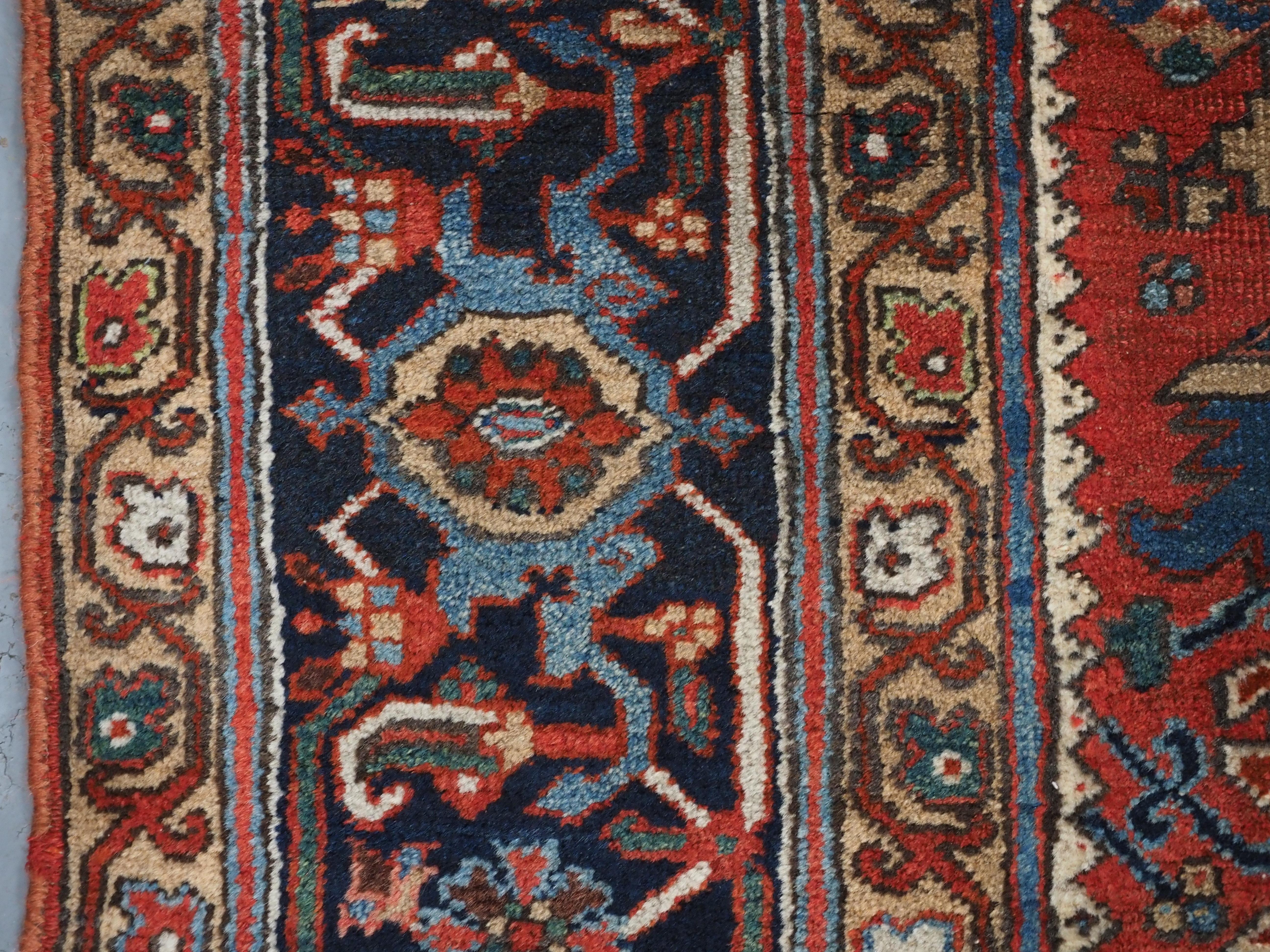 Antique Heriz carpet with traditional large medallion design, circa 1920 For Sale 3