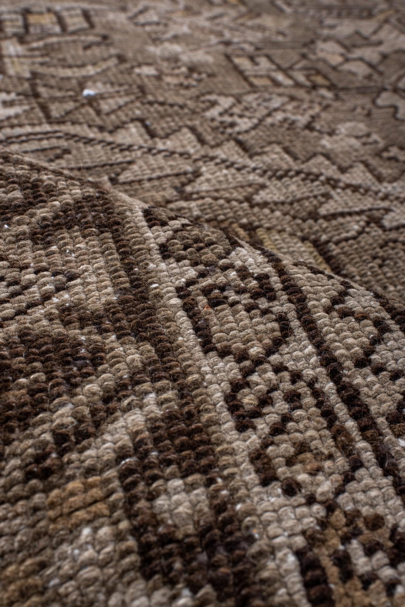 Antiker Heriz in neutralen Tönen mit geometrischem Medaillon (Wolle)