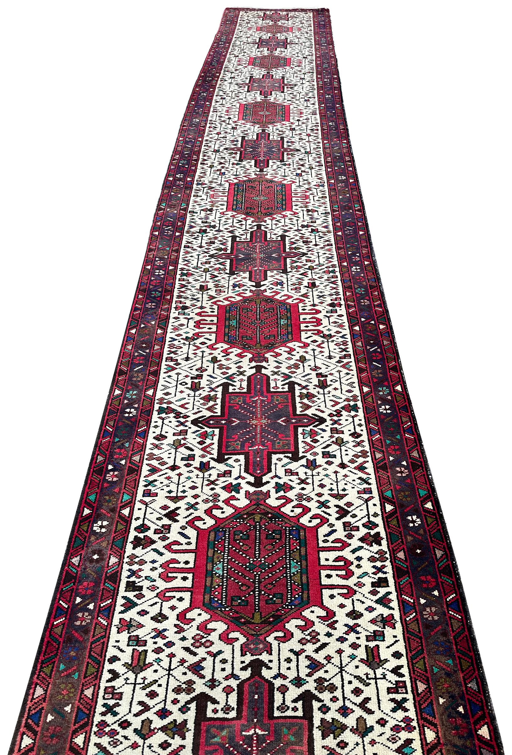 Annodato a mano Tappeto antico Heriz Karaje Tappeto persiano Serapi Runner Tappeto persiano fatto a mano 3x16 in vendita
