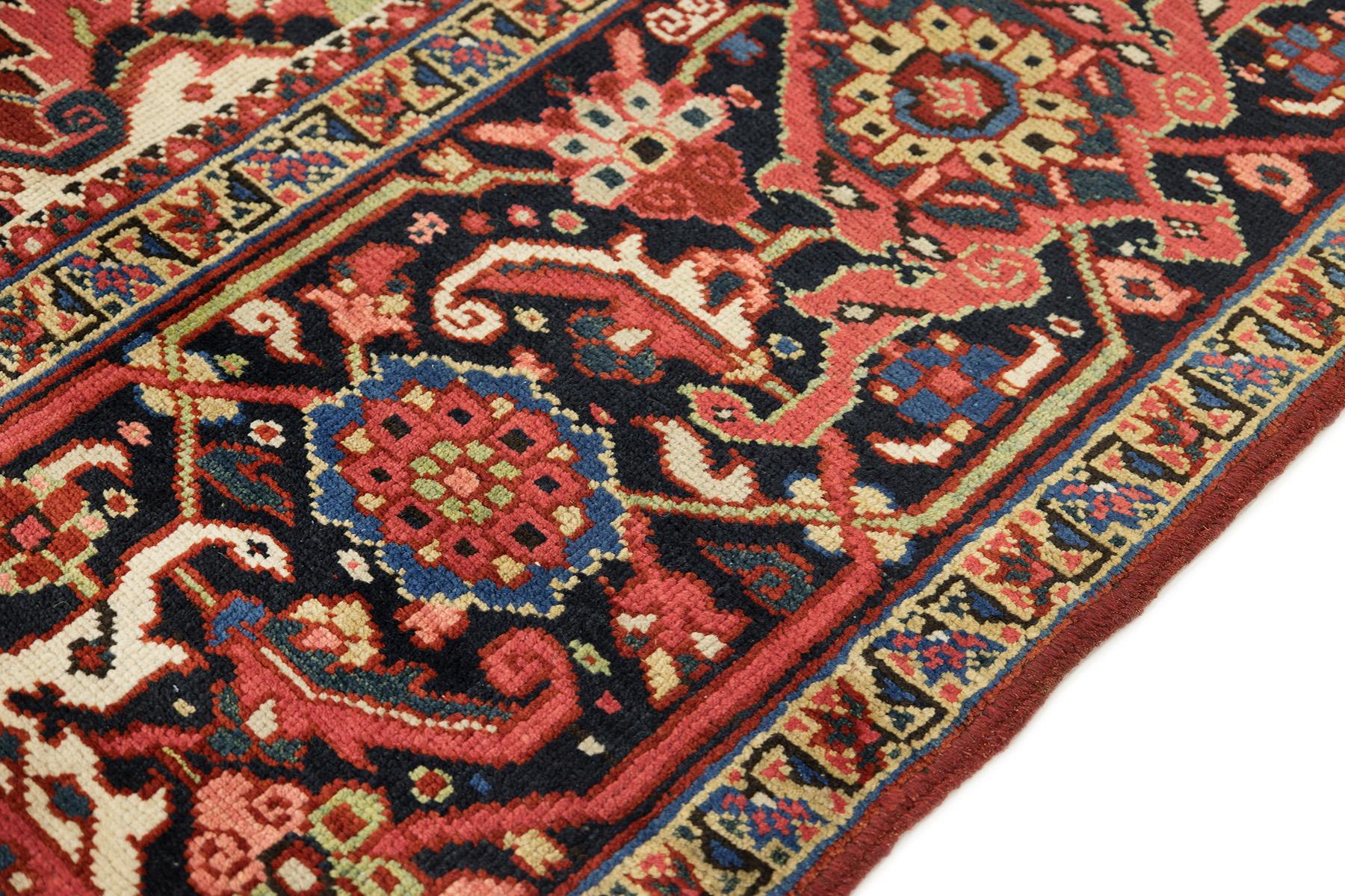 Antikes Heriz (marineblau, rot und cremefarben, 420cm x 297cm) (Frühes 20. Jahrhundert) im Angebot
