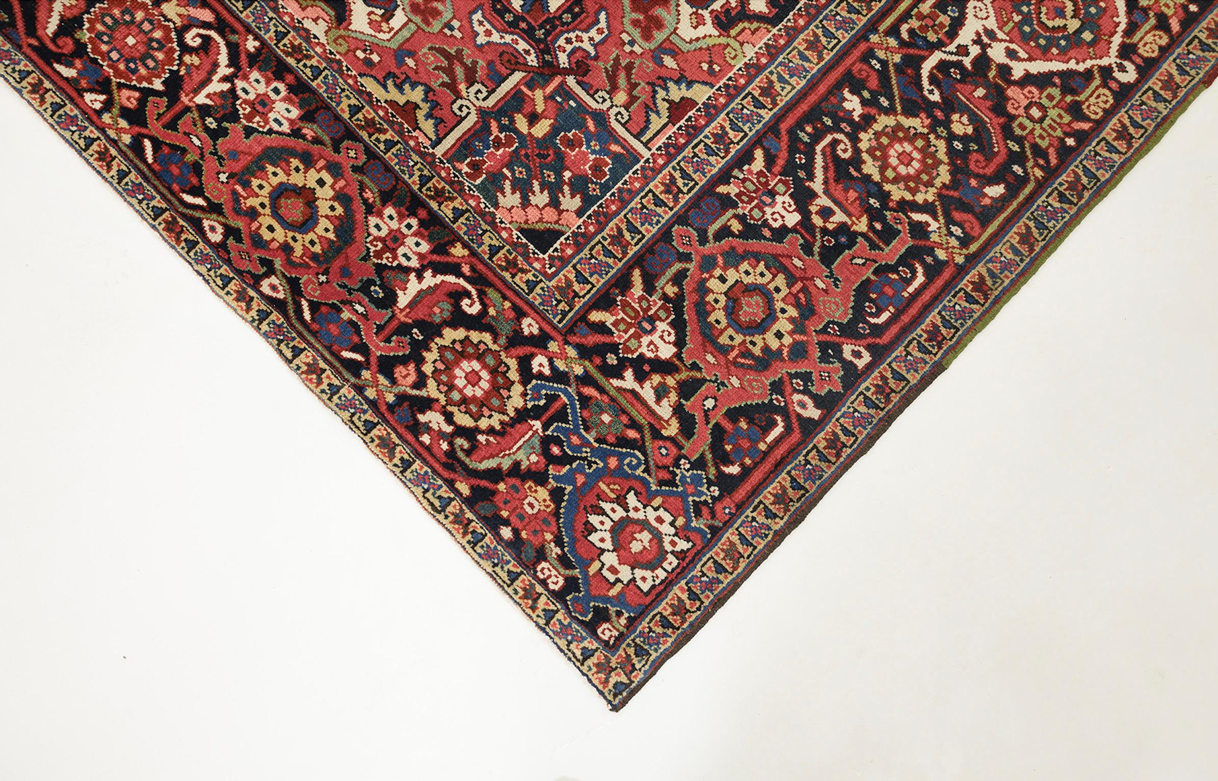 Antikes Heriz (marineblau, rot und cremefarben, 420cm x 297cm) (Wolle) im Angebot