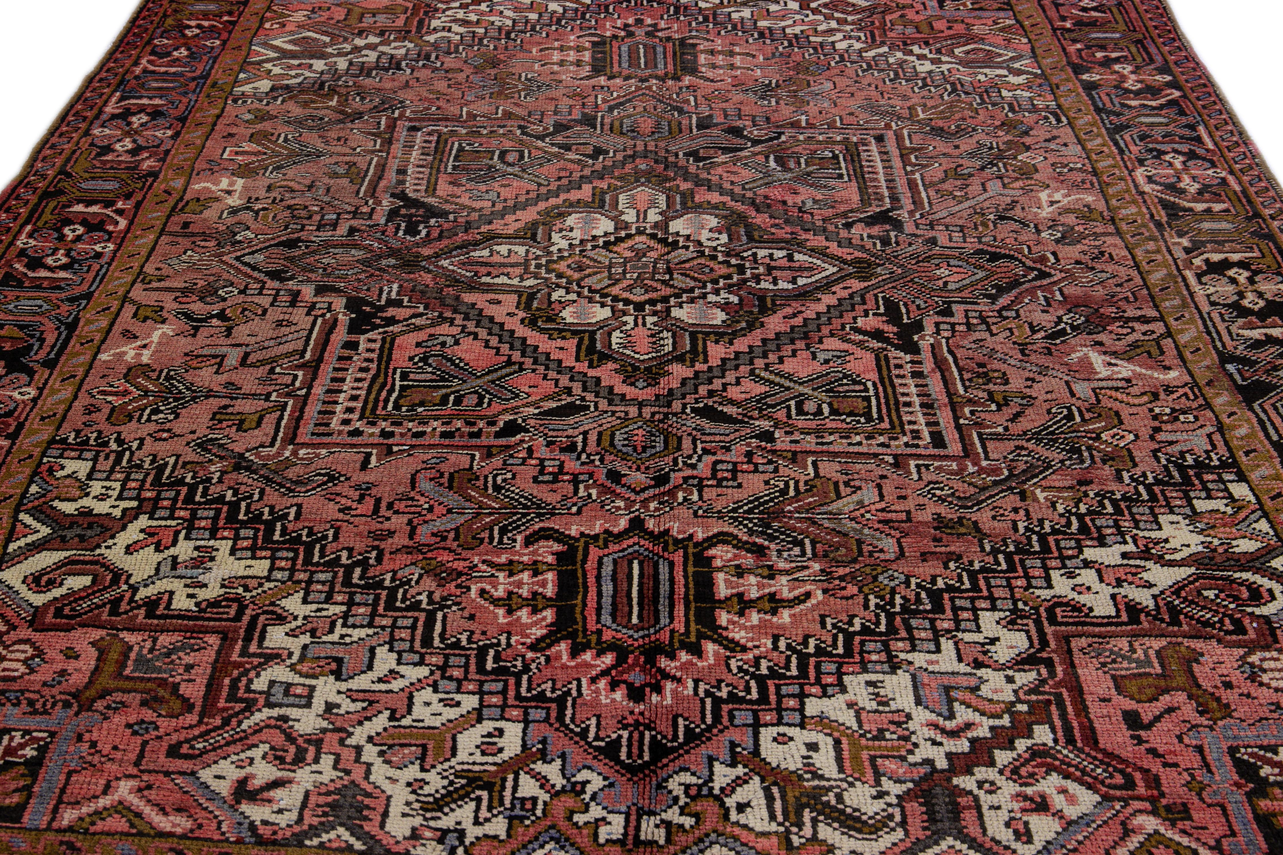 Heriz Serapi Ancien tapis persan Heriz en laine rouille à motif de médaillons, fait à la main en vente