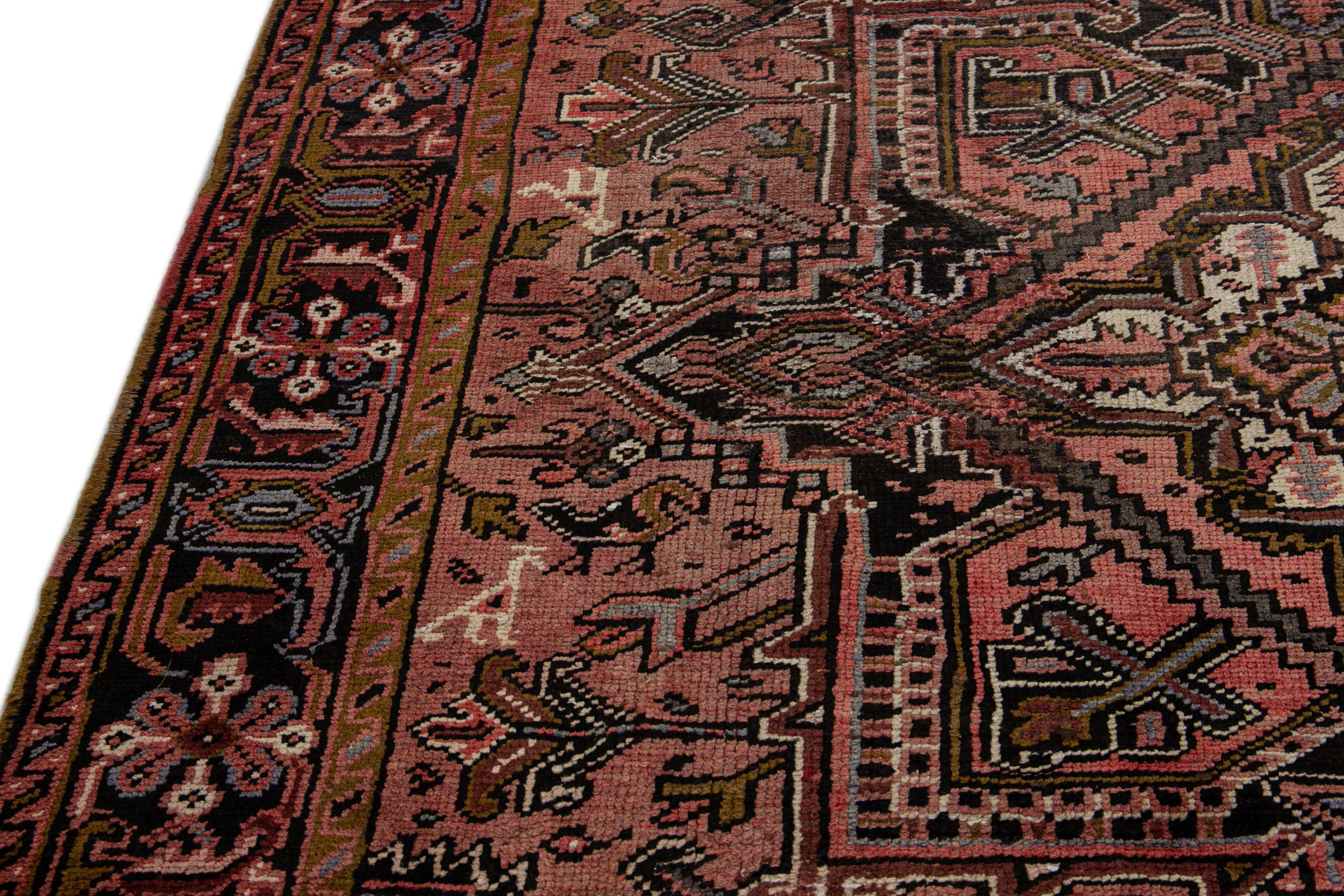 Début du 20ème siècle Ancien tapis persan Heriz en laine rouille à motif de médaillons, fait à la main en vente