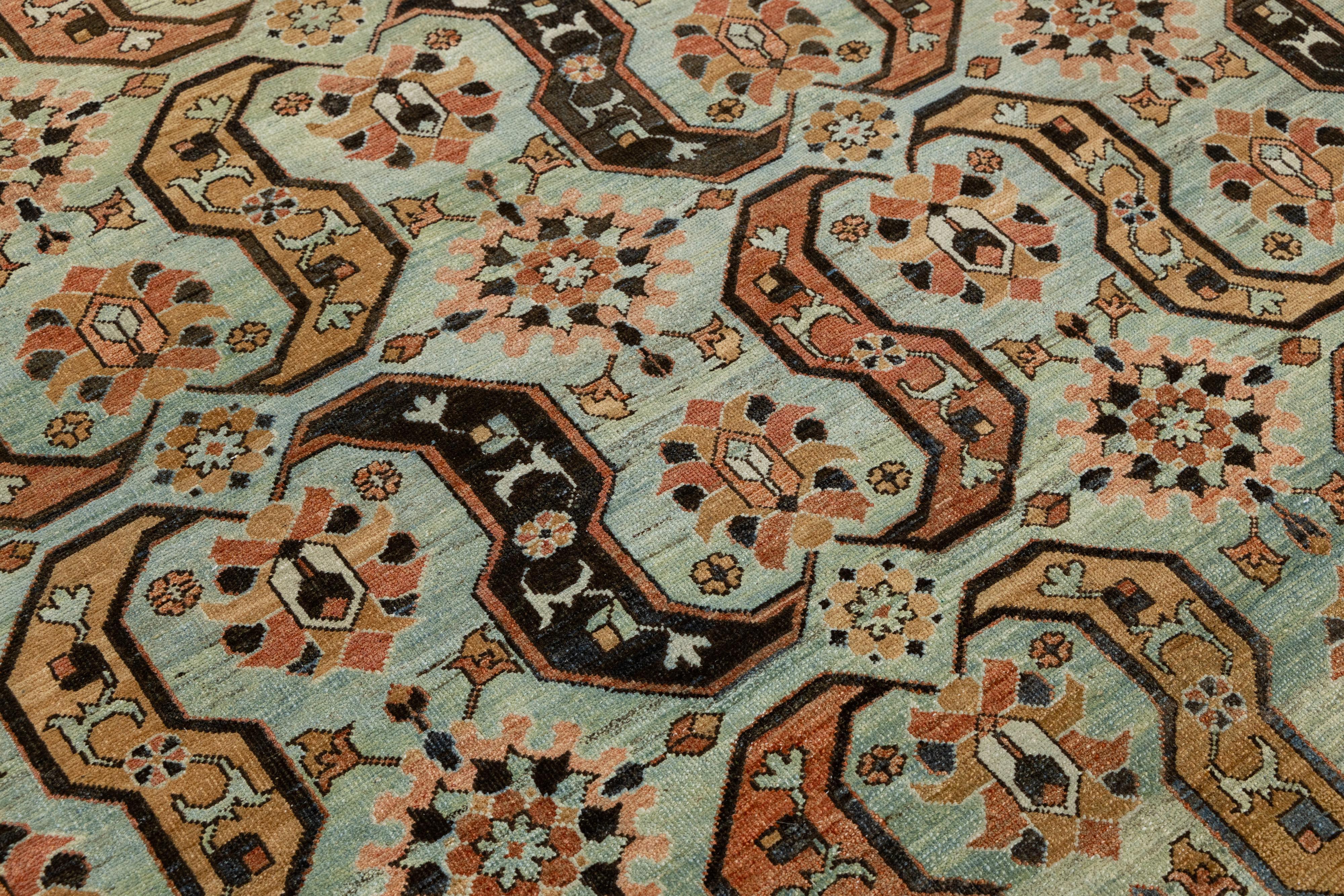 Antiker Heriz Persischer Wollteppich in Blau mit geometrischen Medaillons Design (20. Jahrhundert) im Angebot