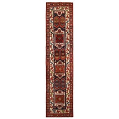 Antiker, geometrischer Heriz-Läufer aus persischer Wolle in Rot und Blau von Teppich & Kelim