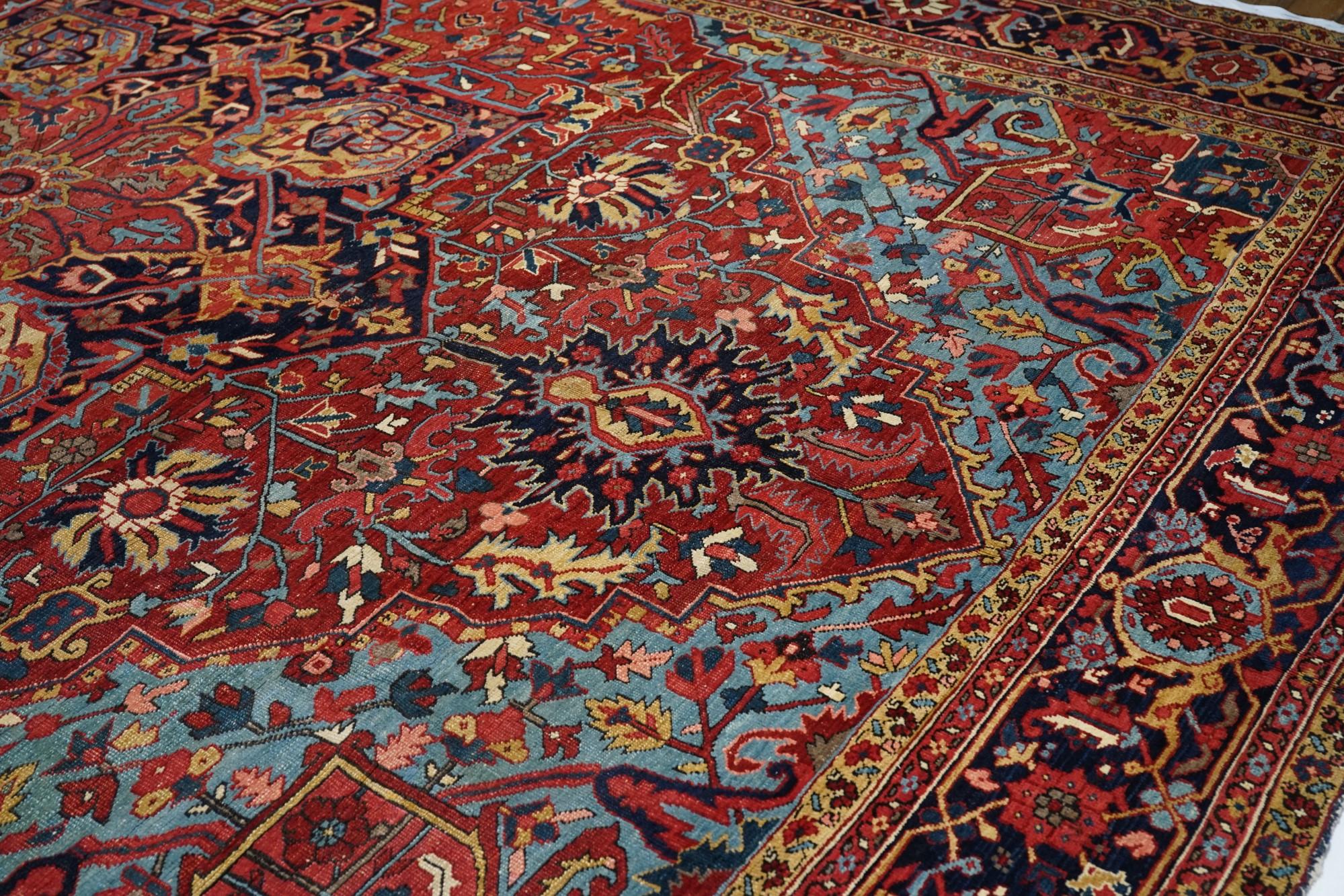 Antiker Heriz-Teppich 12'0'' x 15'6'' (Handgeknüpft) im Angebot