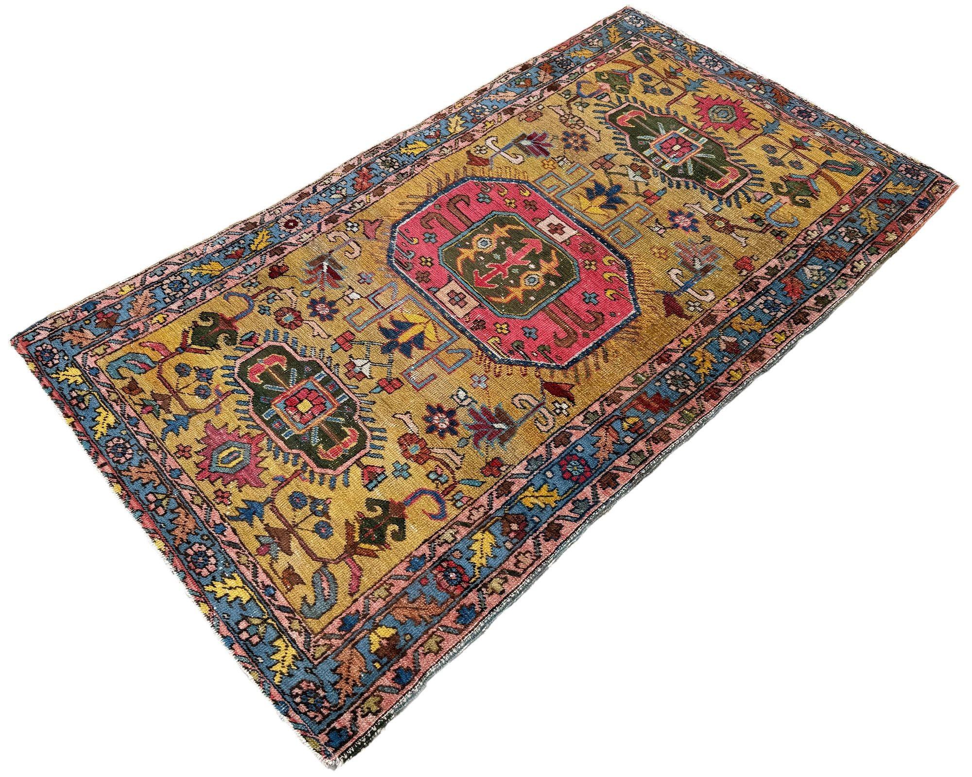 Antiker Heriz-Teppich 1,73 m x 0,94 m, antik im Zustand „Relativ gut“ im Angebot in St. Albans, GB