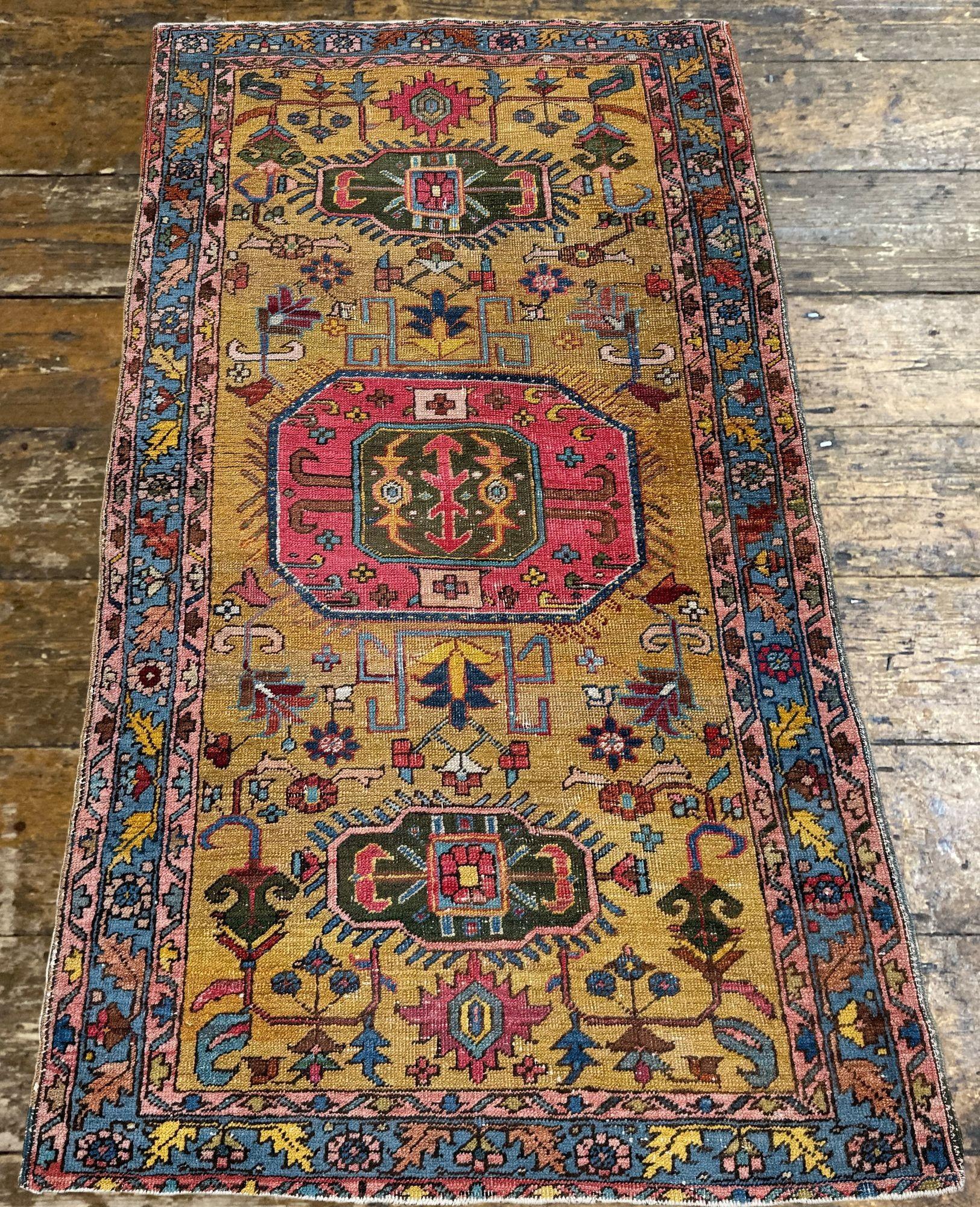Antiker Heriz-Teppich 1,73 m x 0,94 m, antik (Frühes 20. Jahrhundert) im Angebot