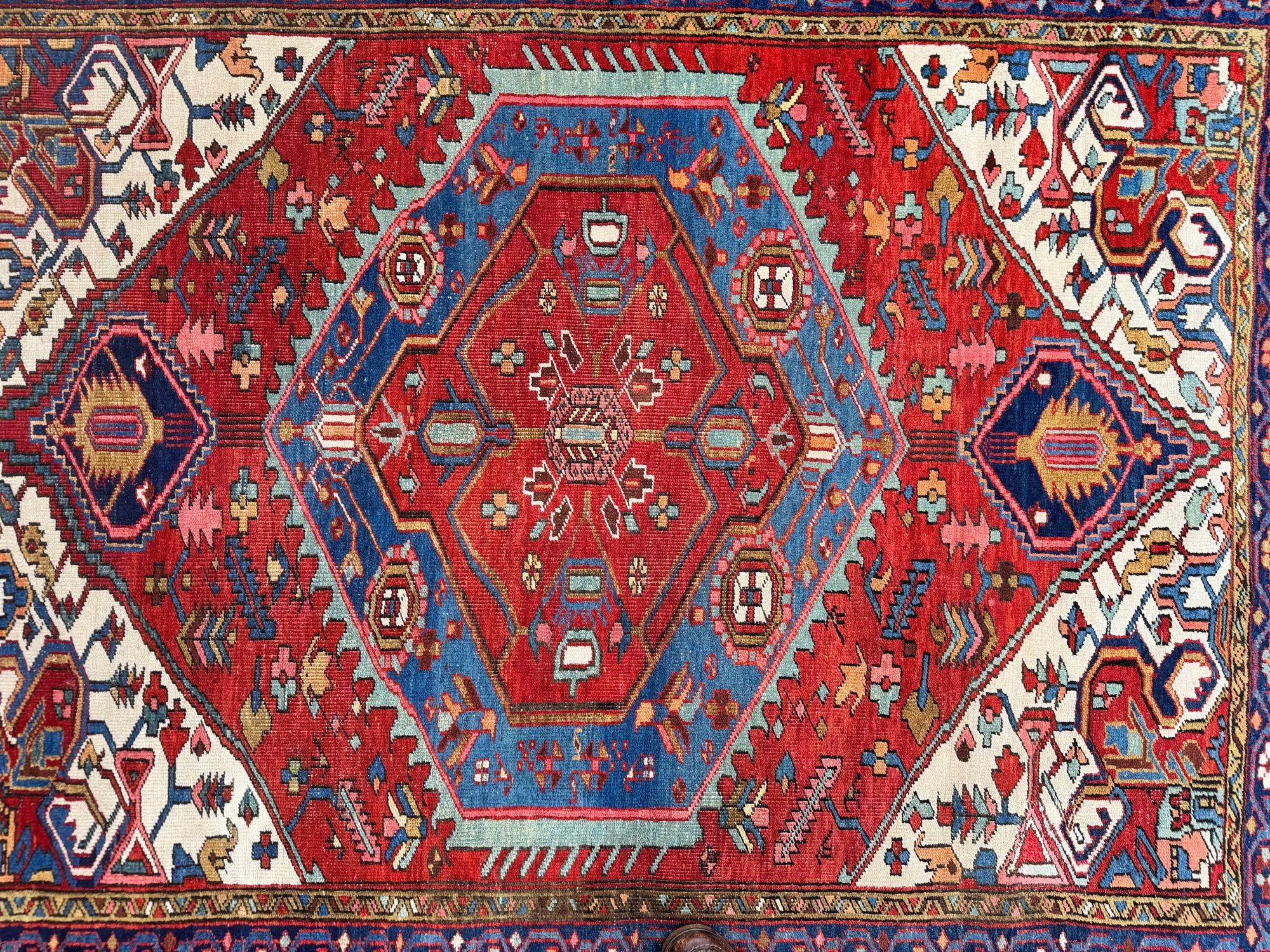 Antique Heriz Rug 1.76m x 1.44mAntique Heriz Rug 1.76m x 1.44m For Sale 10