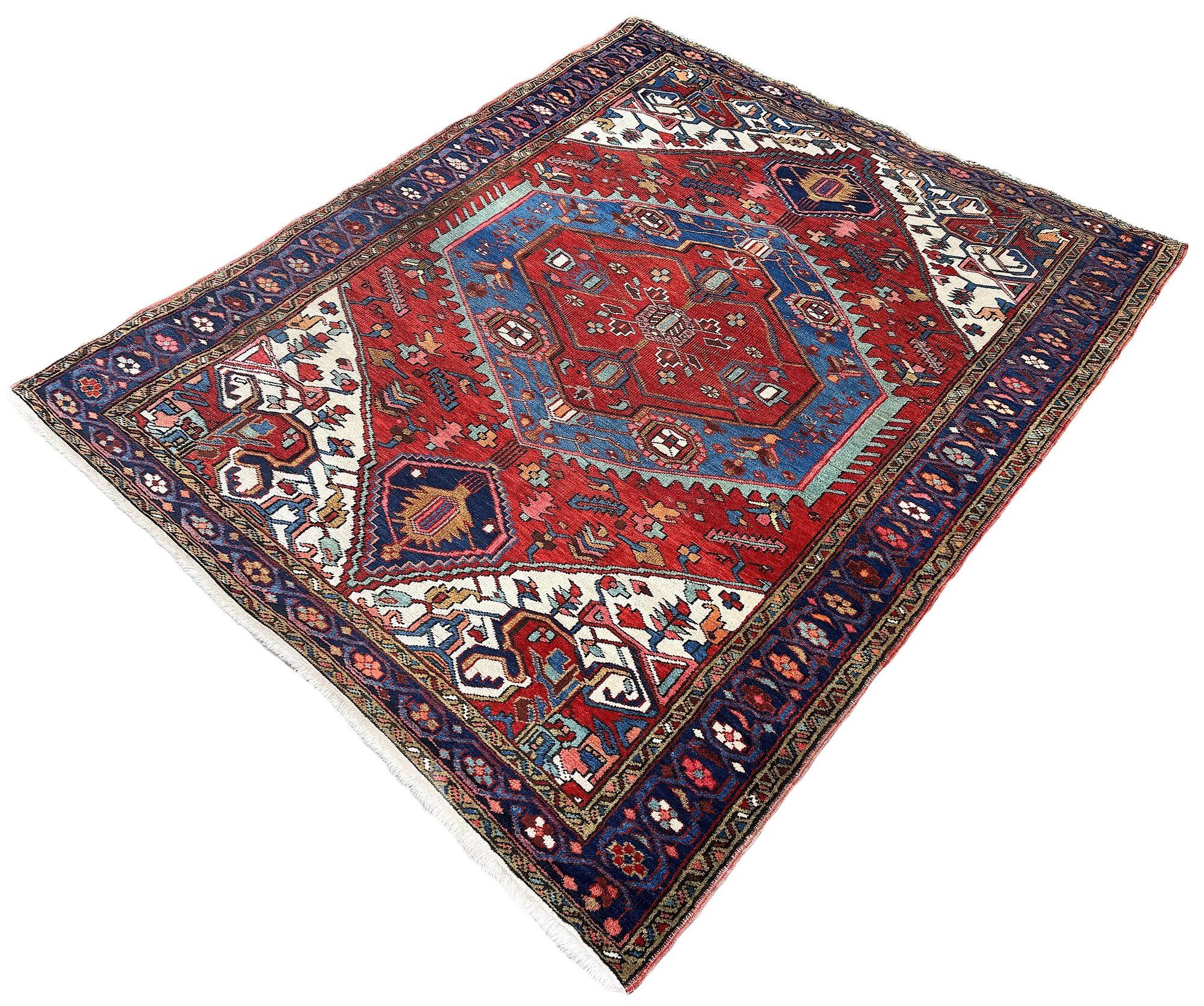 Antique Heriz Rug 1.76m x 1.44mAntique Heriz Rug 1.76m x 1.44m In Good Condition For Sale In St. Albans, GB