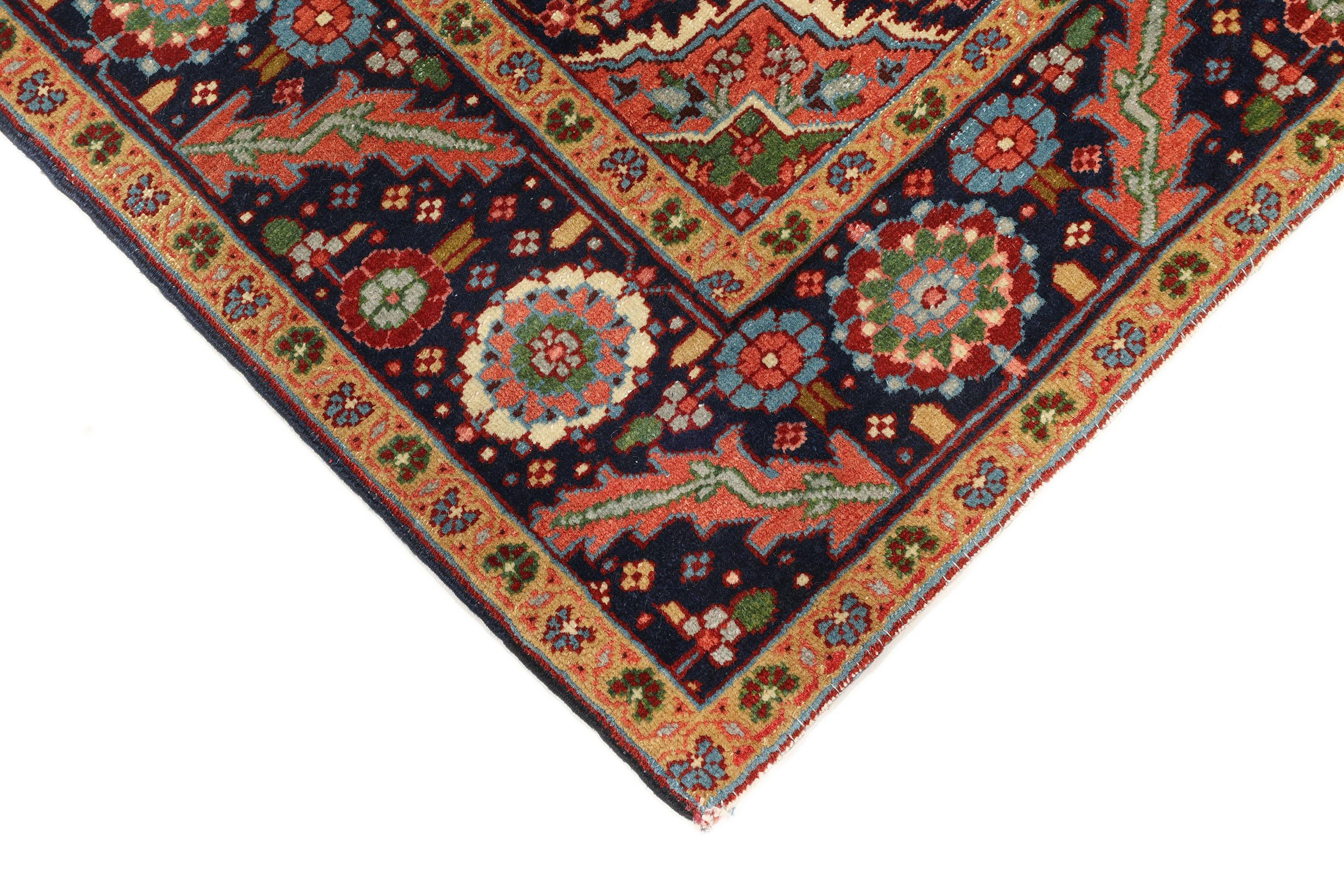 Tapis ancien Heriz (1.9x1.4m, 1920). Détails exquis (noués à la main). Bon état - En vente à North Bergen, NJ