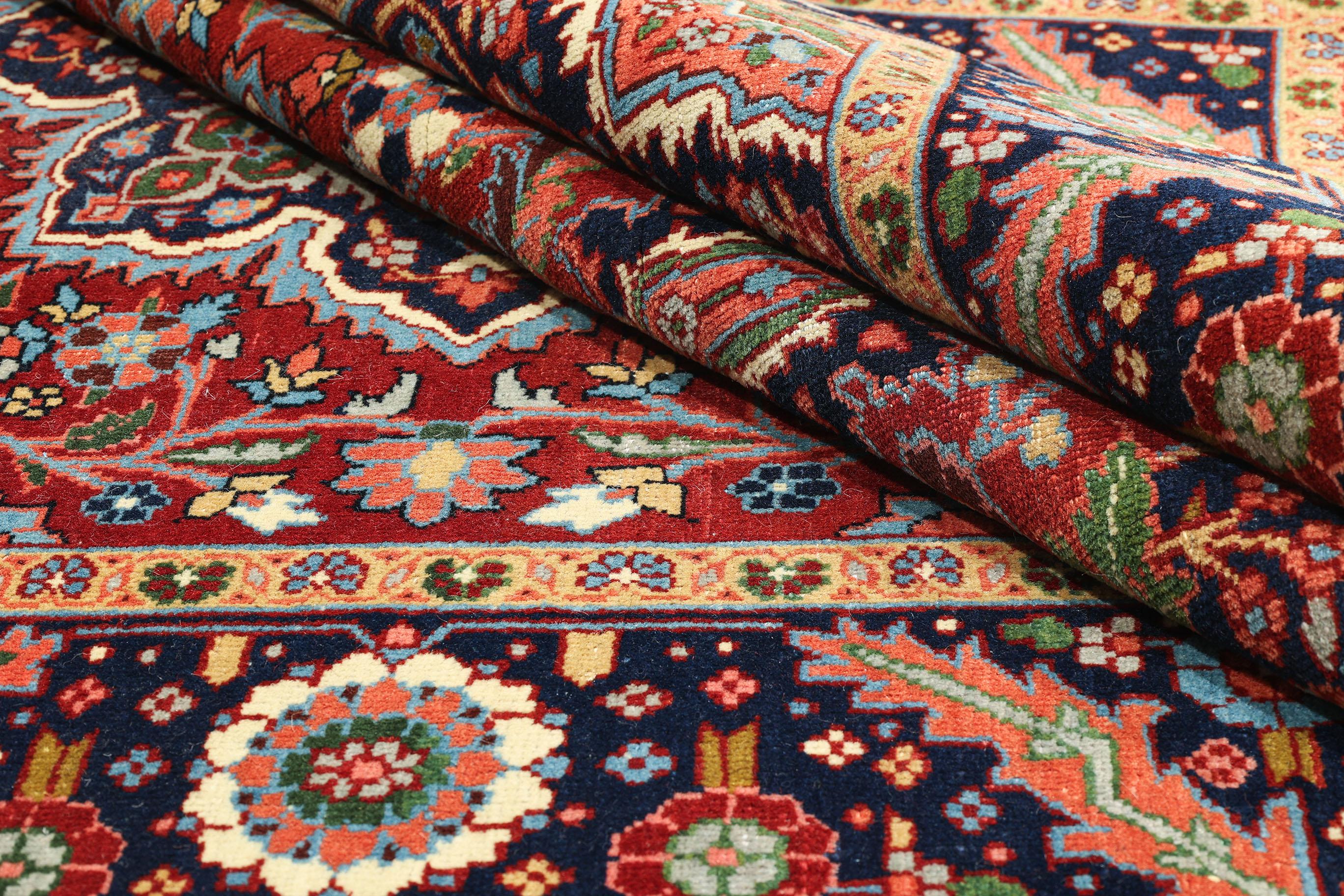 Laine Tapis ancien Heriz (1.9x1.4m, 1920). Détails exquis (noués à la main). en vente
