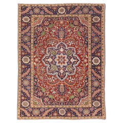 Antique Heriz Rug (1.9x1.4m, 1920). Exquisite Details (Hand-Knotted).