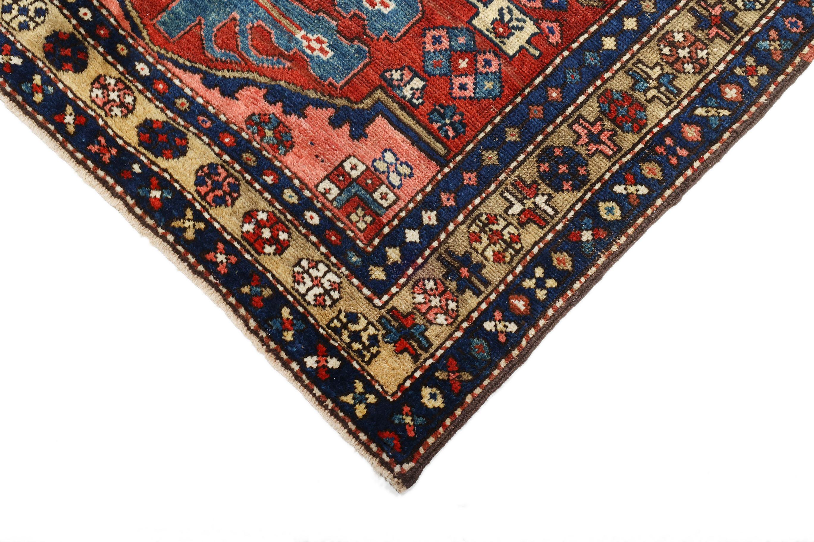 Tapis ancien Heriz (3.2x1.1m, 1900). Détails exquis (noués à la main). Abîmé - En vente à North Bergen, NJ