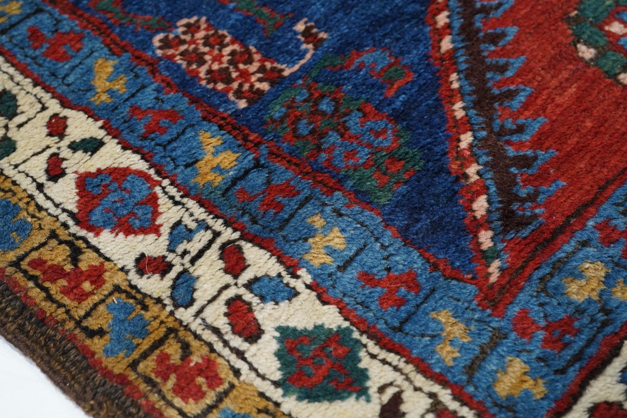 Antique Heriz Rug 3'5'' x 11'8'' In Good Condition For Sale In New York, NY