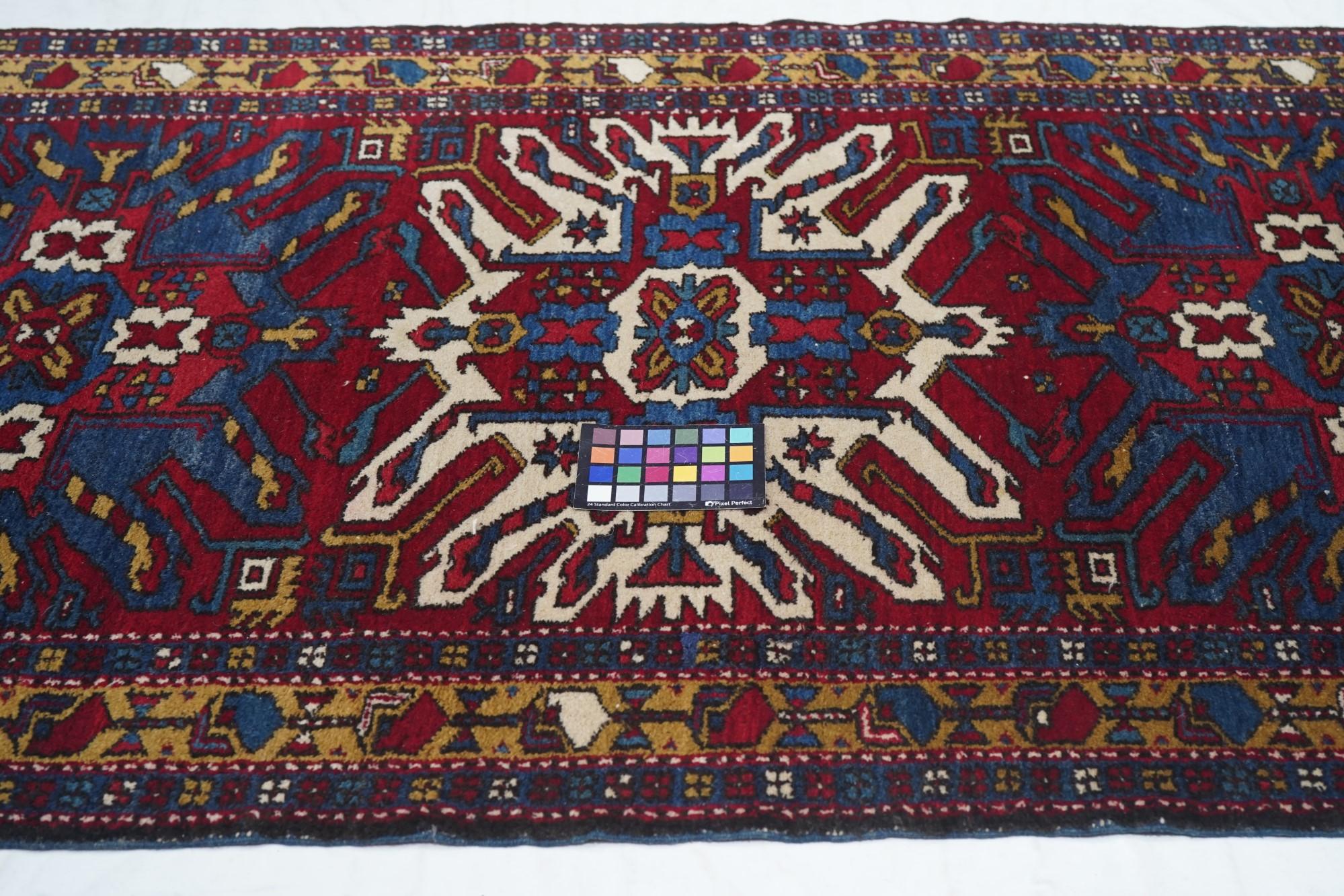 Antiker Heriz-Teppich 3'8'' x 10'5'' im Angebot 3
