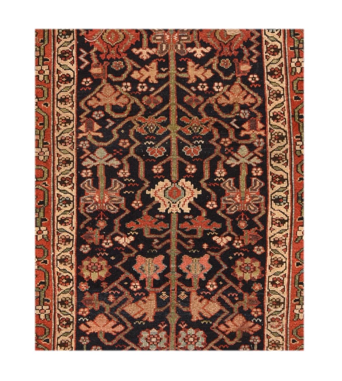 Antique Heriz Rug In Excellent Condition For Sale In New York, NY