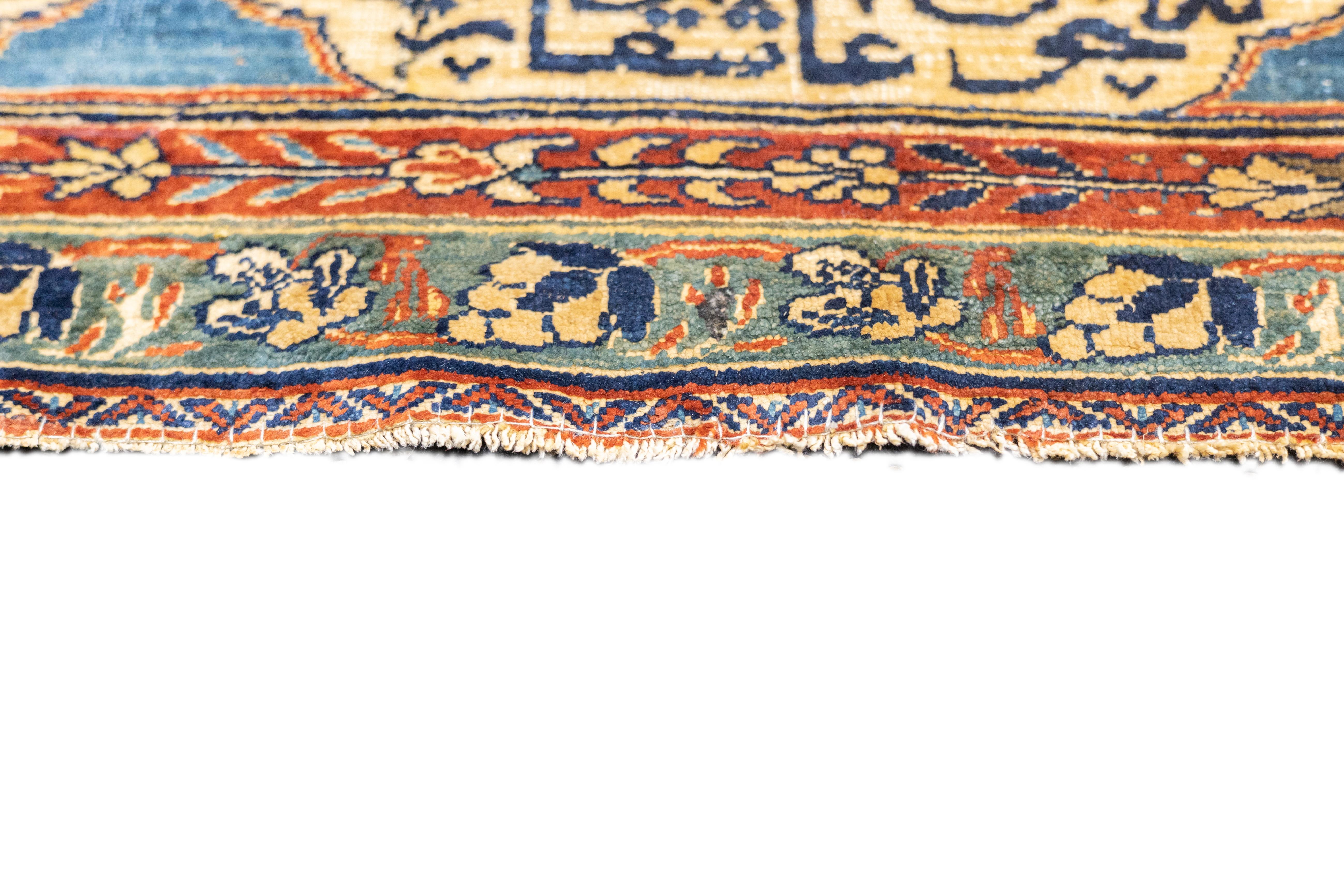Antique Heriz Rug 4'3'' x 5'6'' In Good Condition For Sale In New York, NY