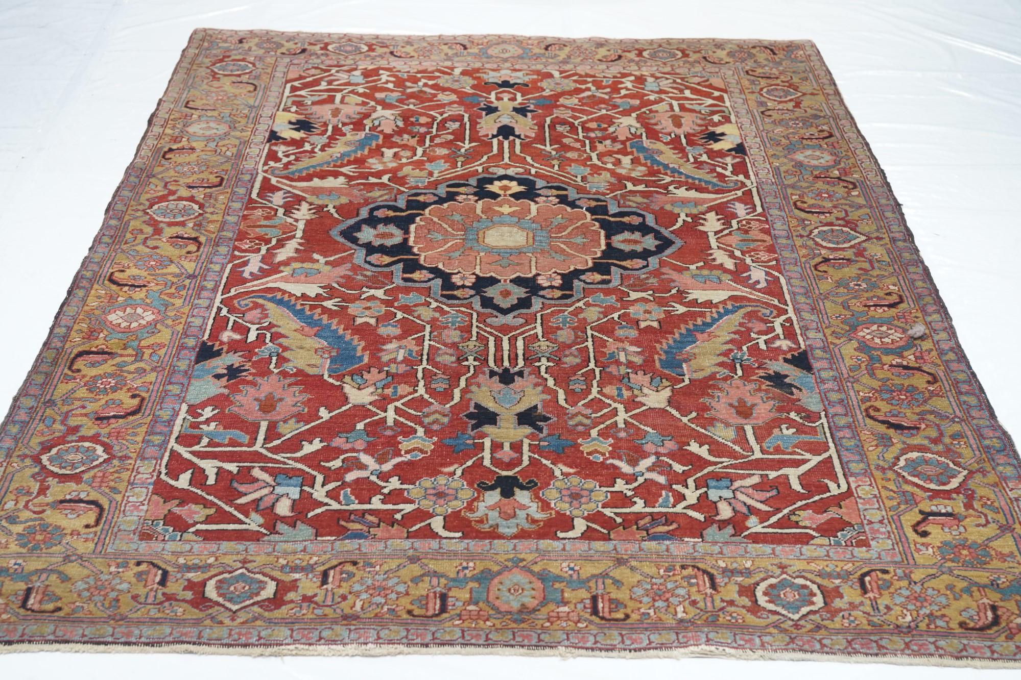 Antique Heriz Rug 5'2'' x 6'10'' In Excellent Condition For Sale In New York, NY