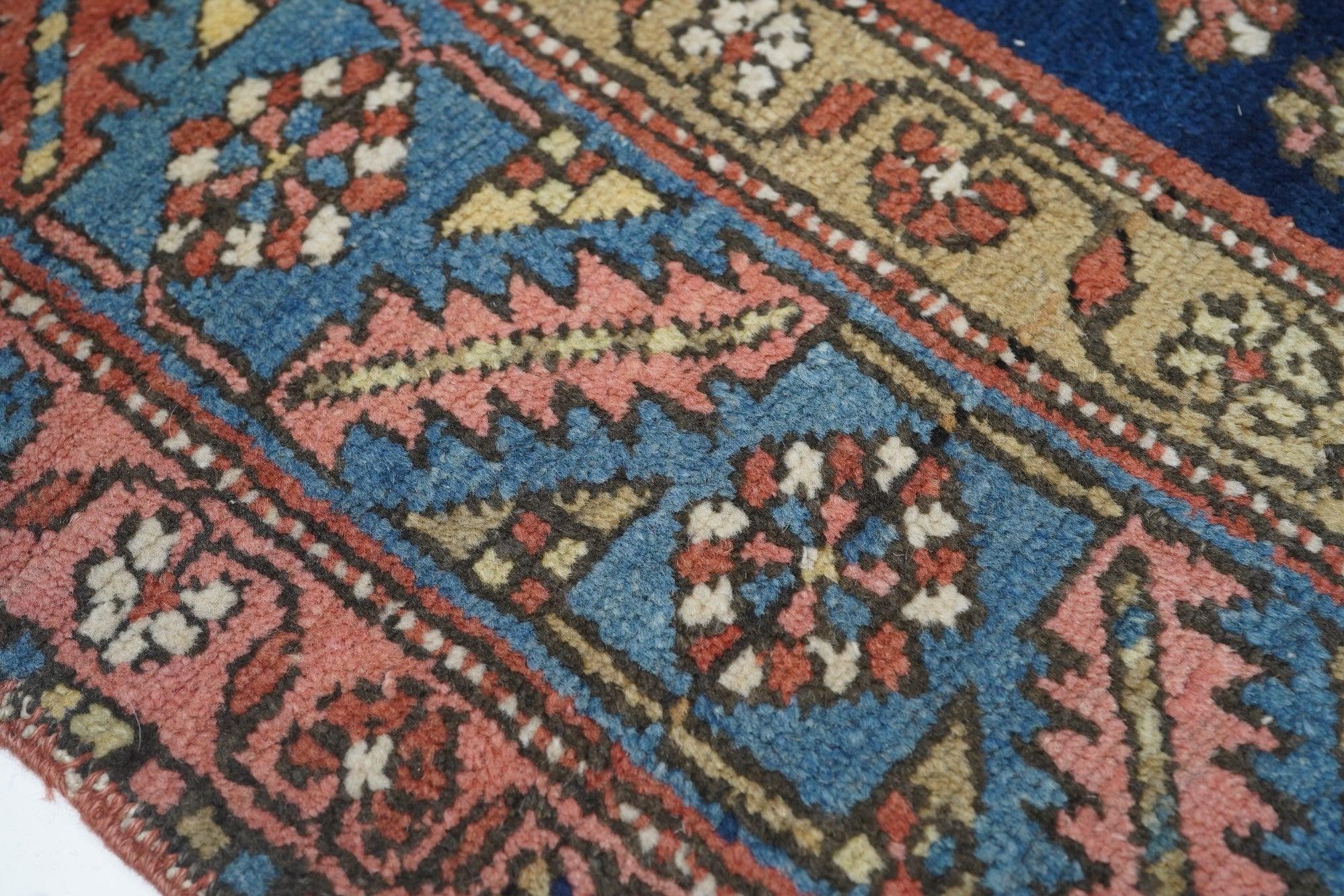 Antiker Heriz-Teppich 5'2'' x 6'6'' (20. Jahrhundert) im Angebot