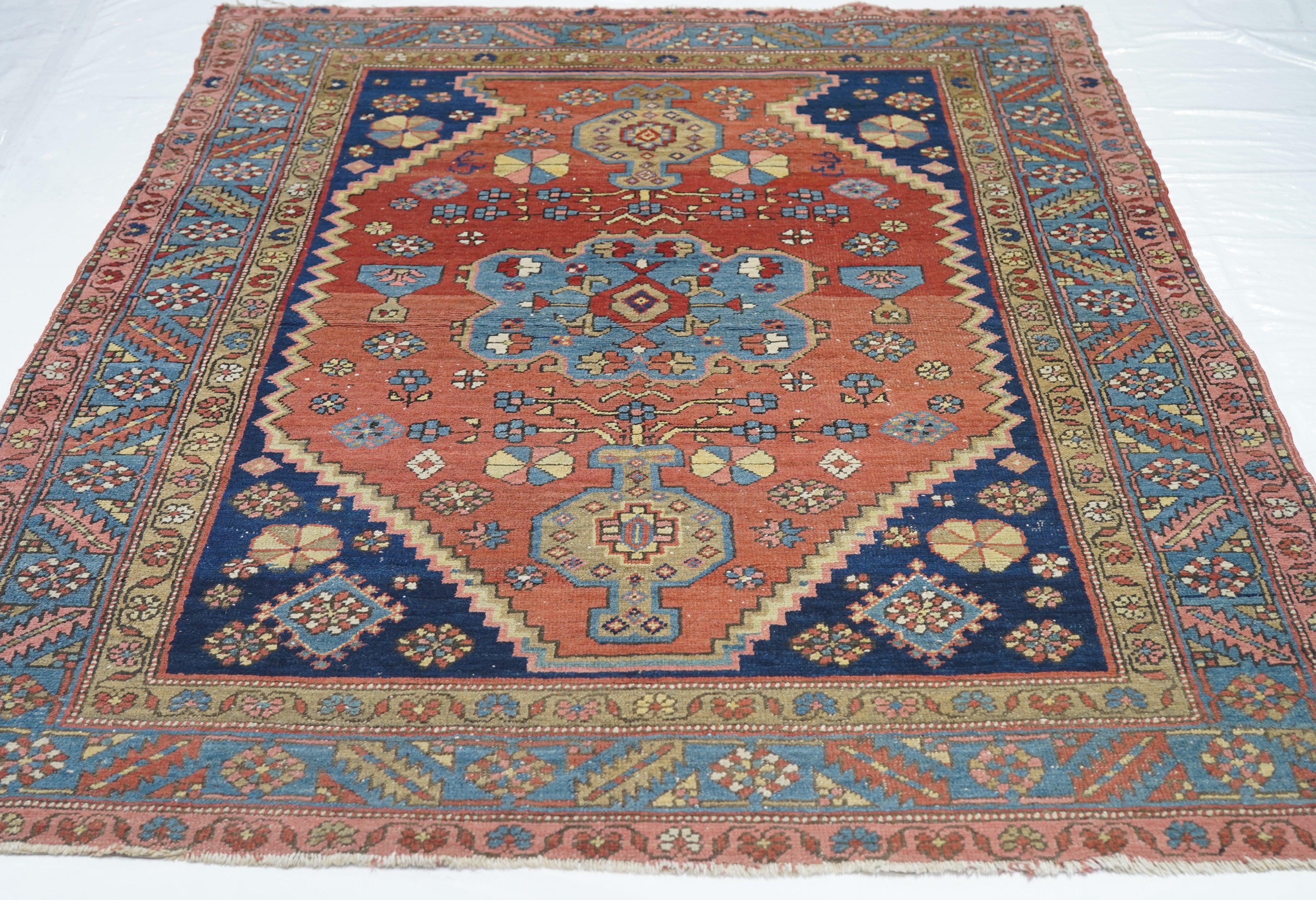 Antiker Heriz-Teppich 5'2'' x 6'6'' im Angebot 2