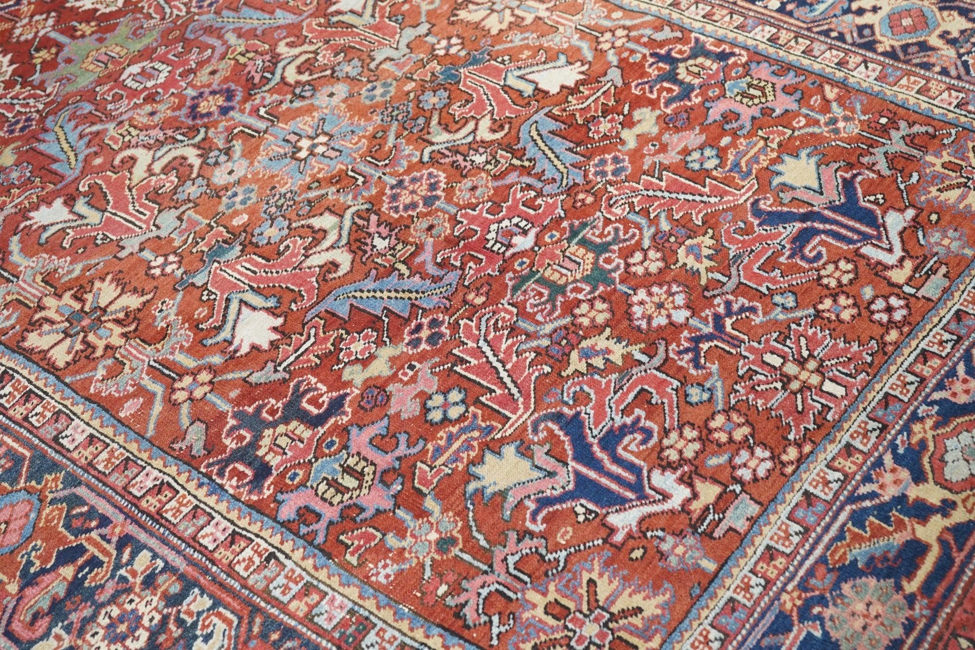 Antique Heriz Rug 6'8'' x 9'11'' In Good Condition For Sale In New York, NY