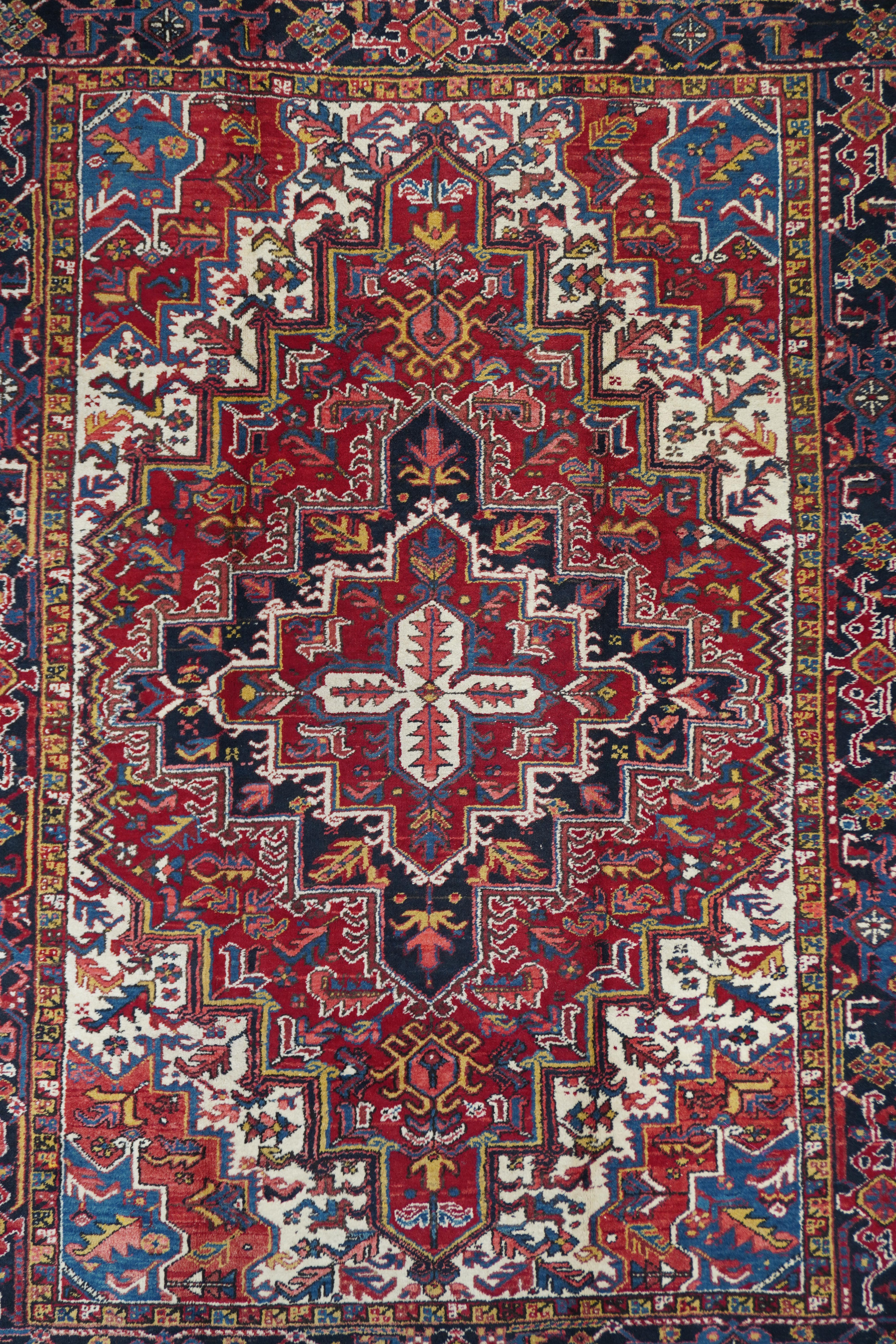 Antique Heriz Rug 6'8'' x 9'4'' In Good Condition For Sale In New York, NY