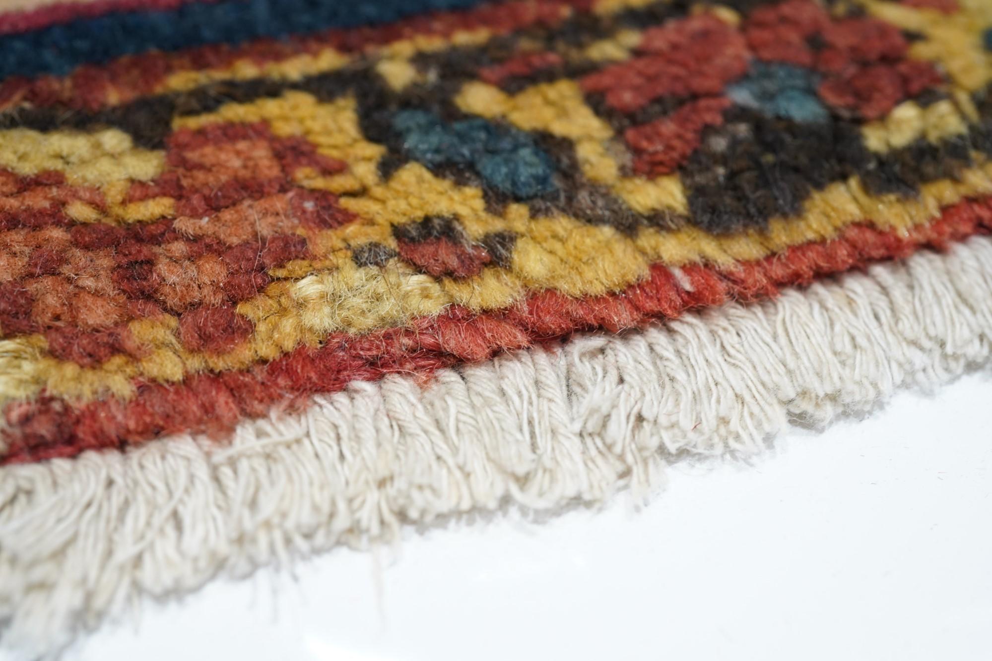 Antique Heriz Rug 9'1'' x 11'2'' In Excellent Condition For Sale In New York, NY