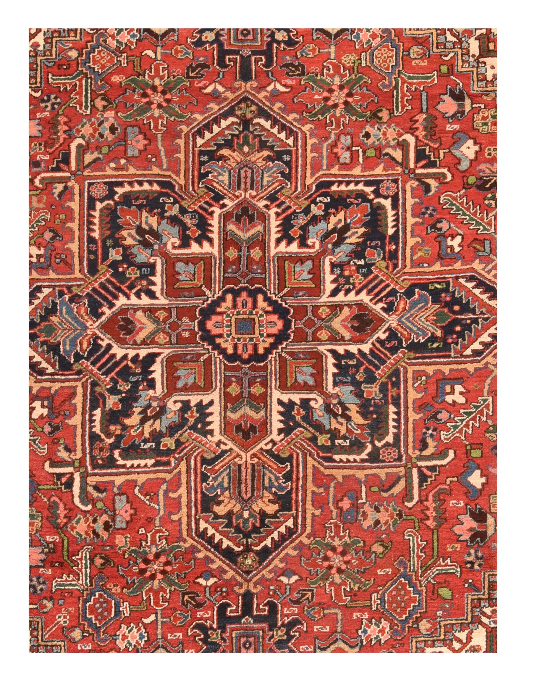 Antique Heriz Rug In Good Condition For Sale In New York, NY
