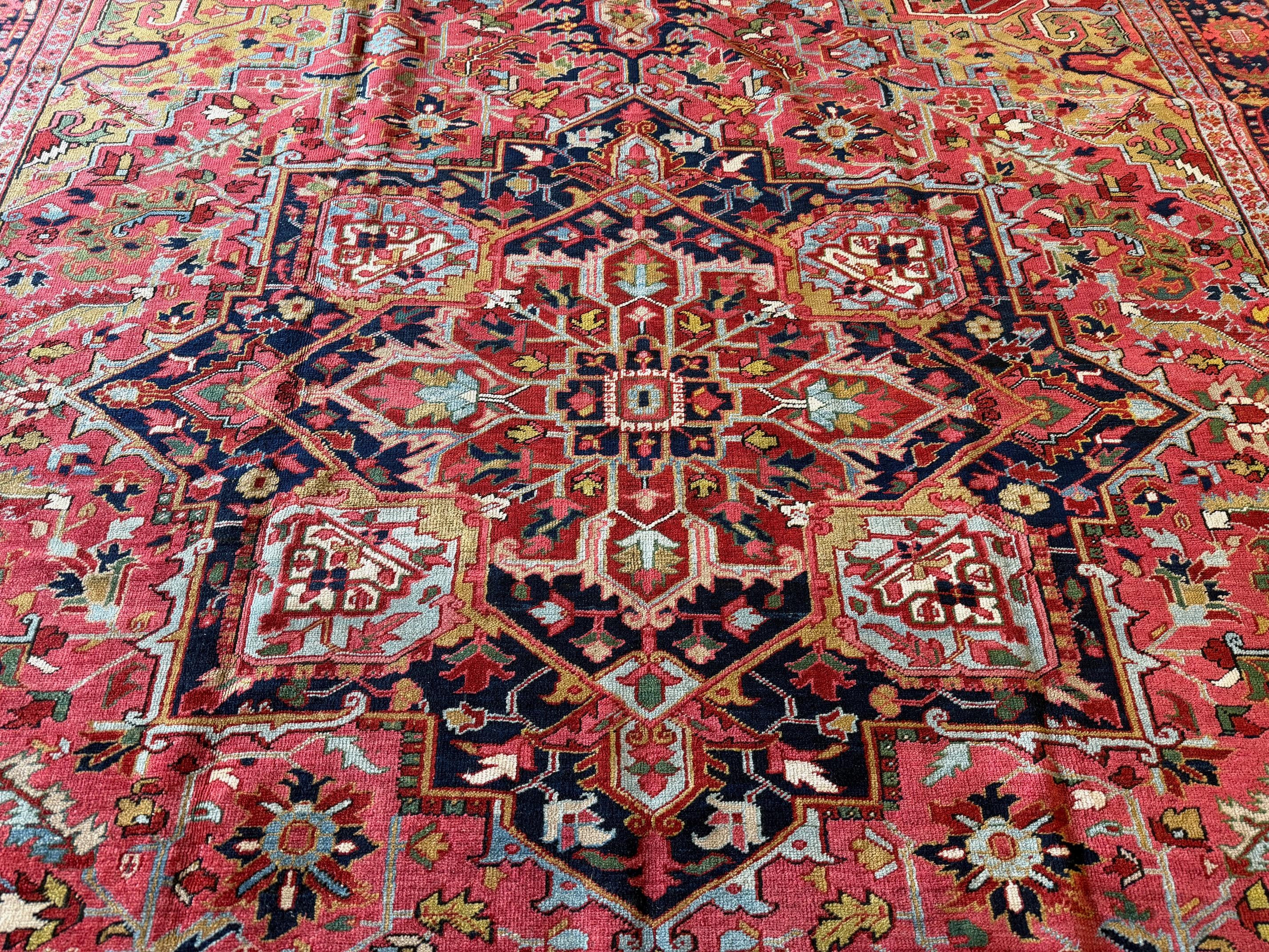 Tapis ancien Heriz

Mesures : 10'6