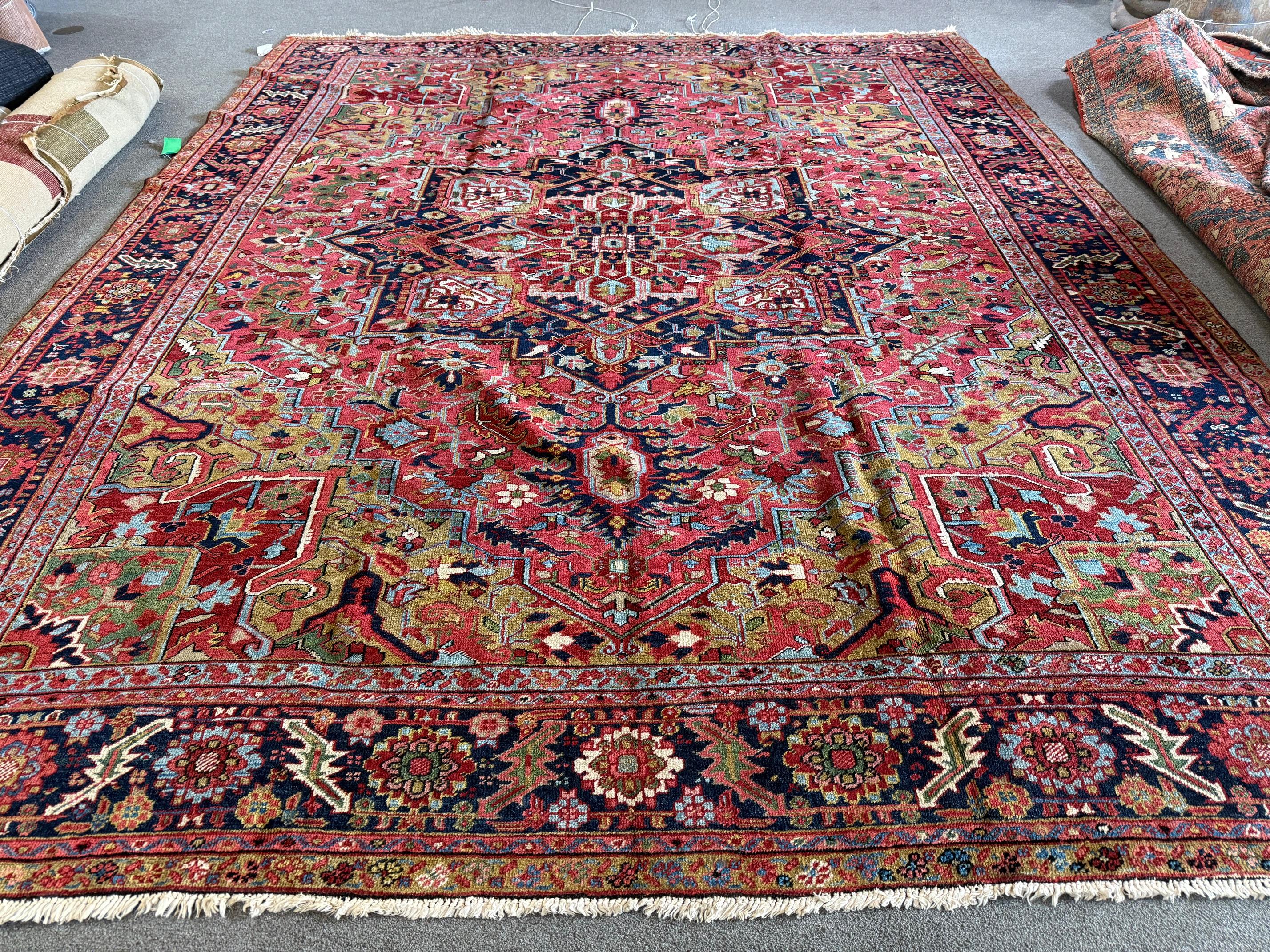20ième siècle Tapis antique Heriz en vente
