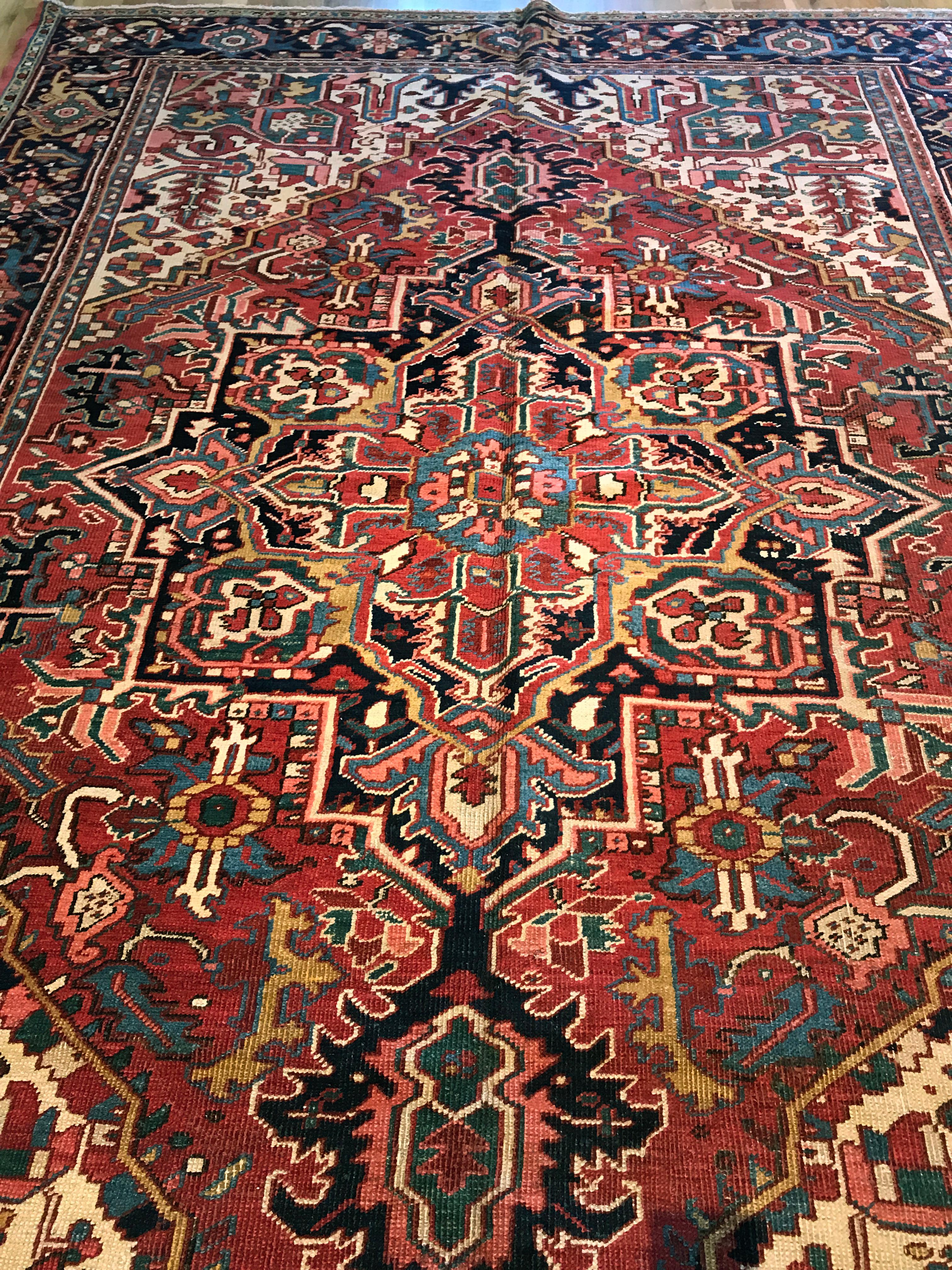 Antiker Heriz-Teppich (20. Jahrhundert) im Angebot