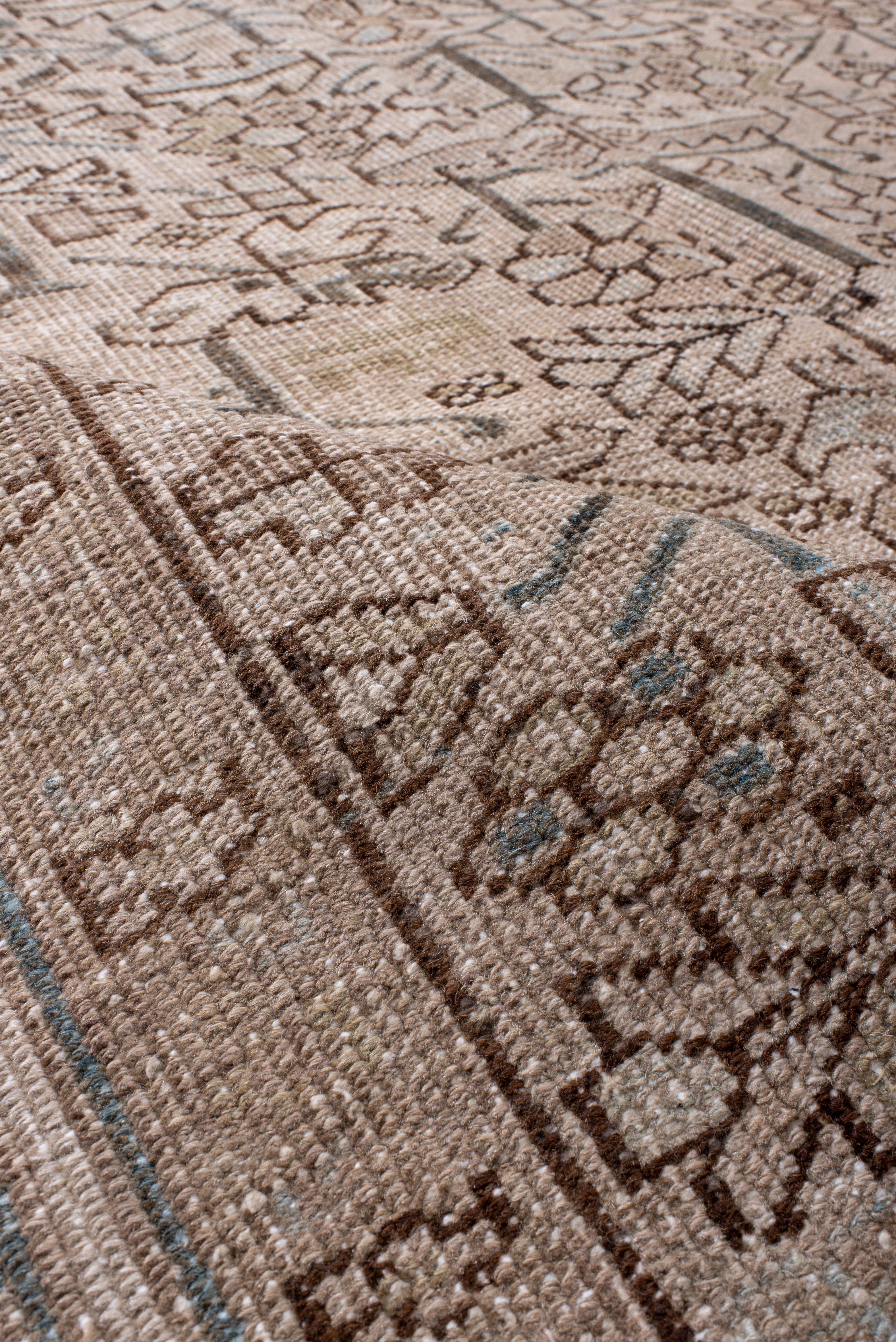 Antique Heriz Rug geometric palmette medallion in earth and slate In Good Condition For Sale In New York, NY